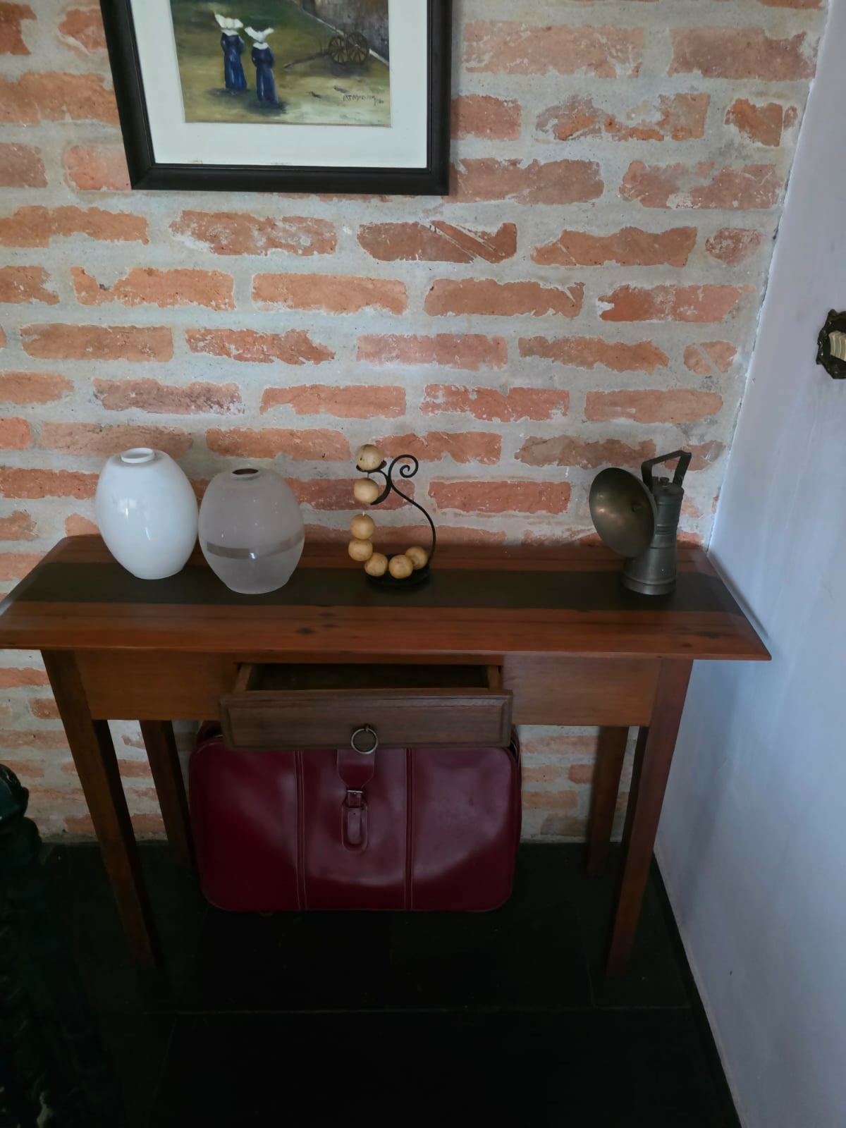 Aparador em madeira maciça com uma gaveta (restaurado nos mínimos detalhes)