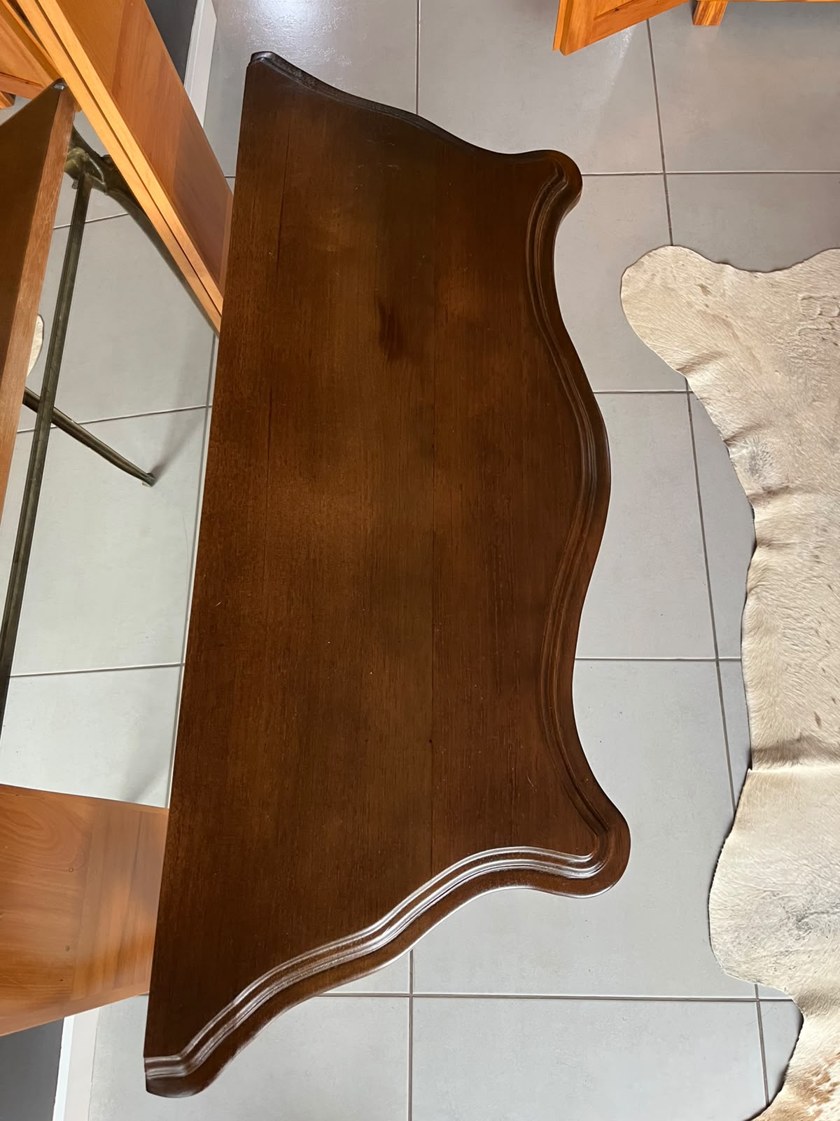 Aparador em Madeira e Metal Ornamentado – 74 cm × 1,12 m