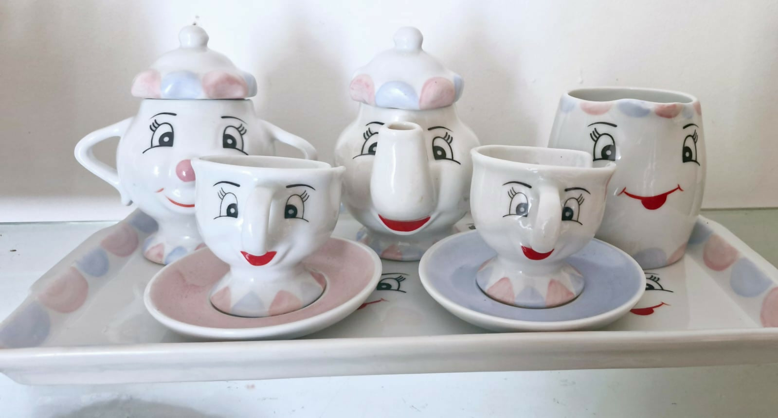 Lindíssimo jogo de chá A Bela e a Fera em porcelana