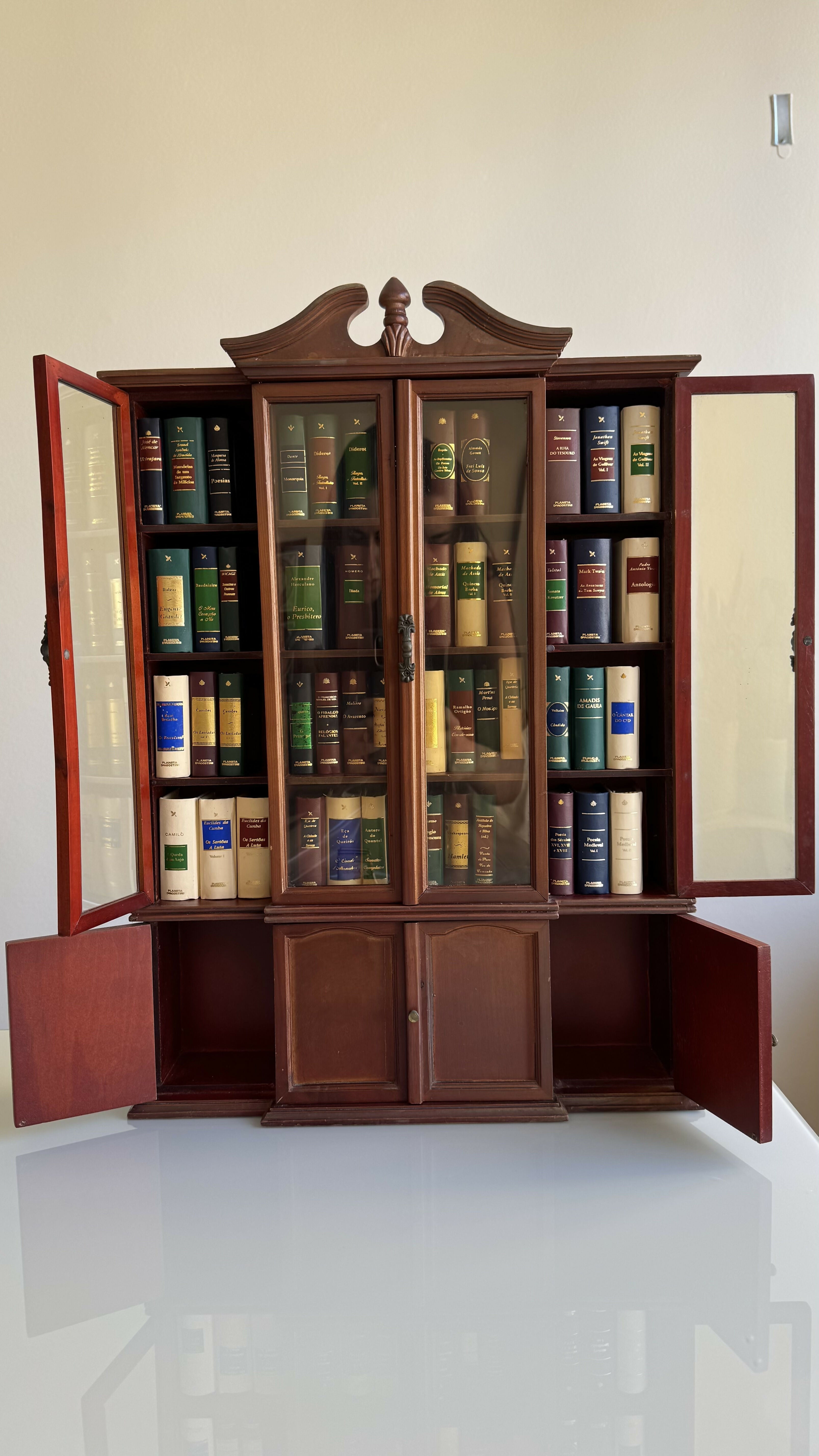 Estante com Coleção Grandes Obras da Literatura Universal (MINIATURA) - Planeta DeAgostini