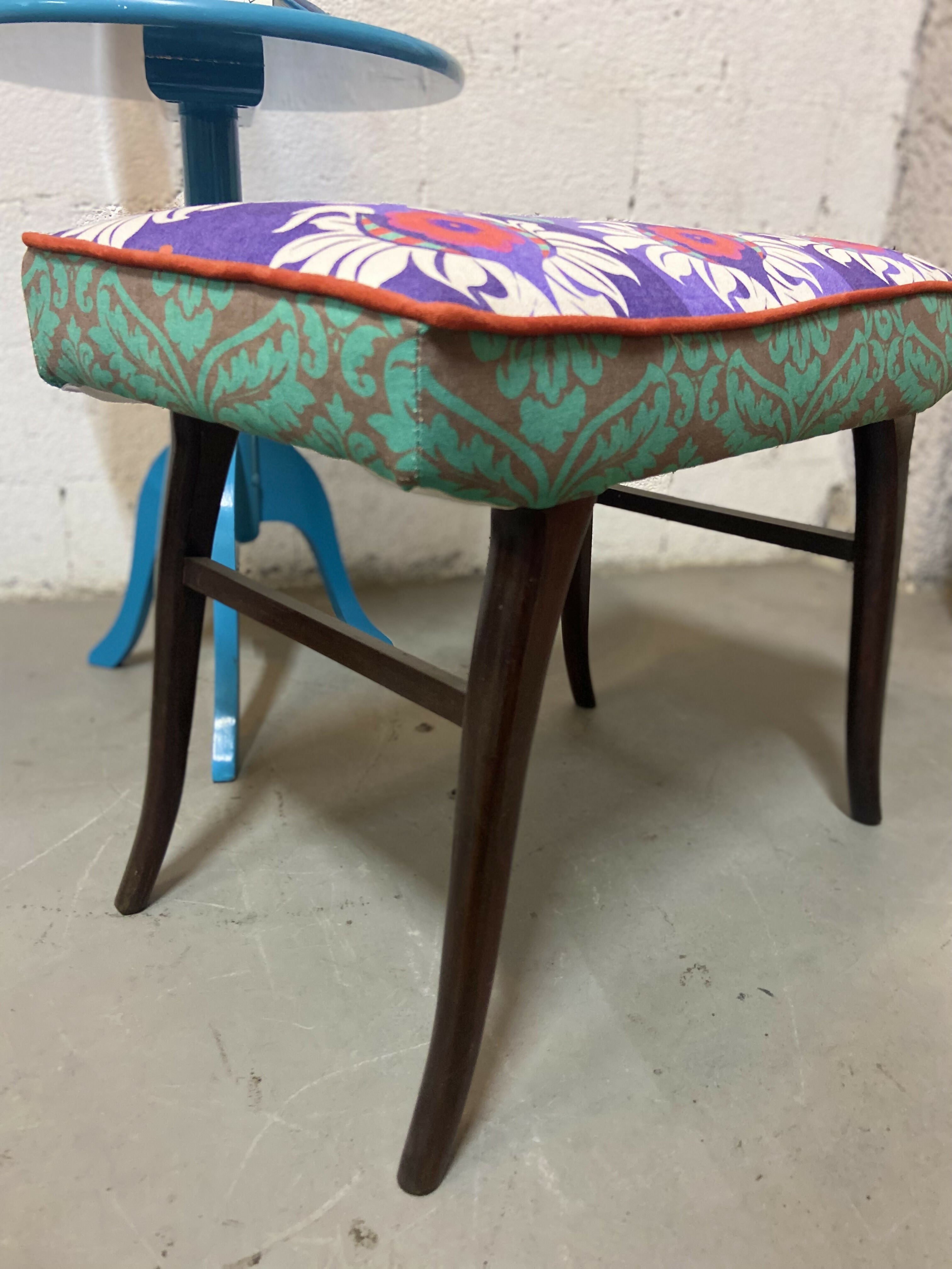 Banqueta Dora com estampa colorida