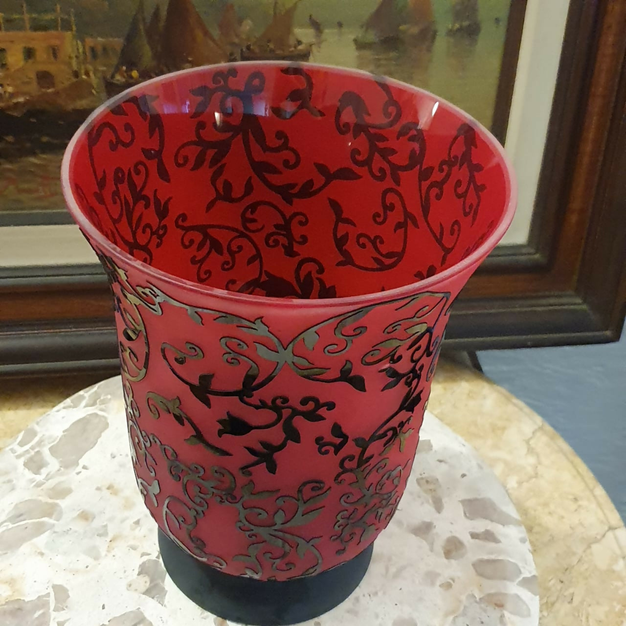 Lindo vaso floreira em vidro fosco bordô e preto. Intacto!