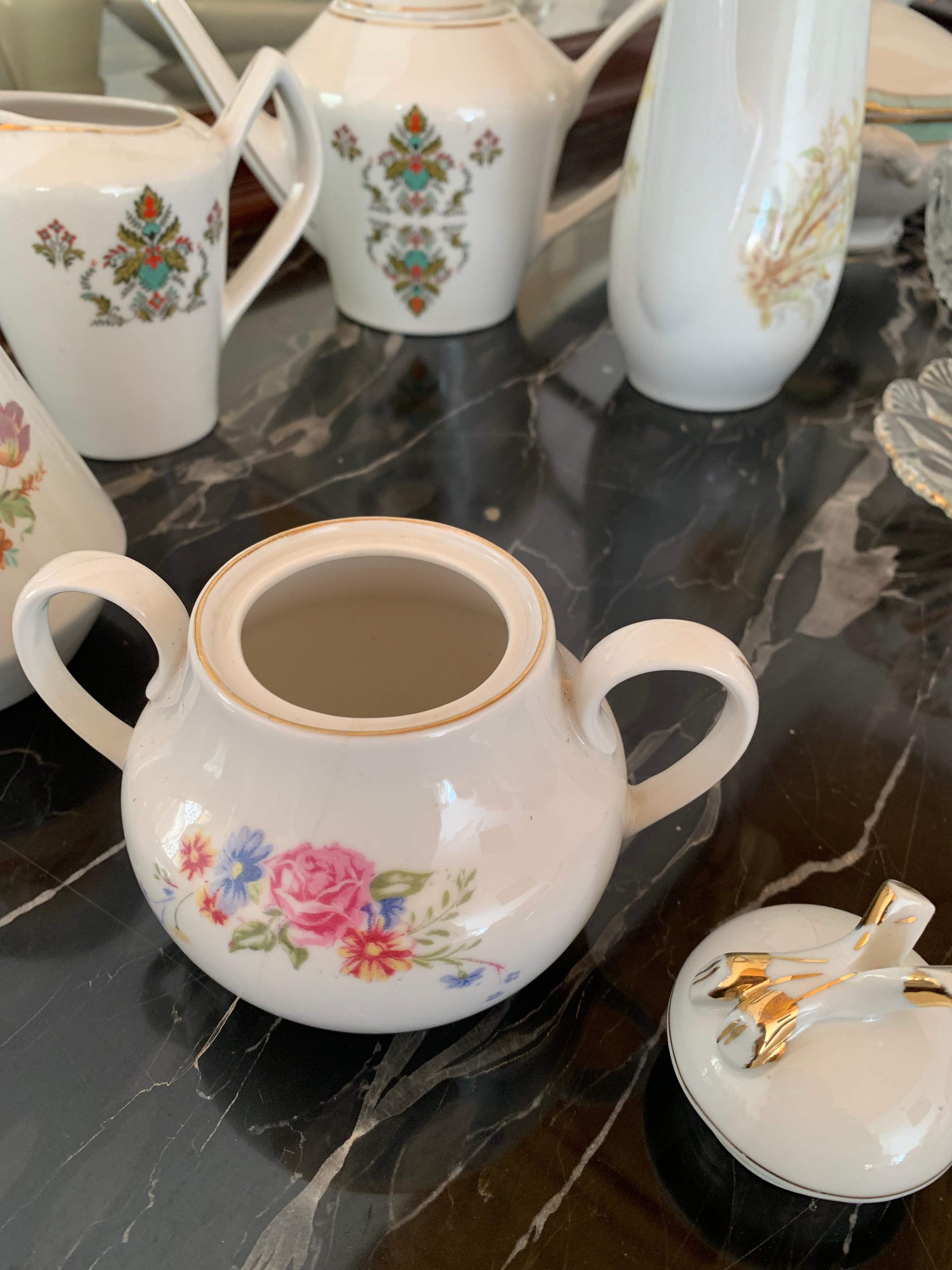 Lindo e antigo açucareiro de porcelana Mauá