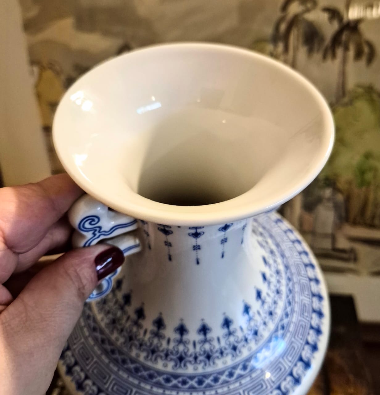 Maravilhoso vaso em porcelana vintage chinesa Jingdezhen com pintura à mão de paisagem montanhosa, estilo Shanshui.