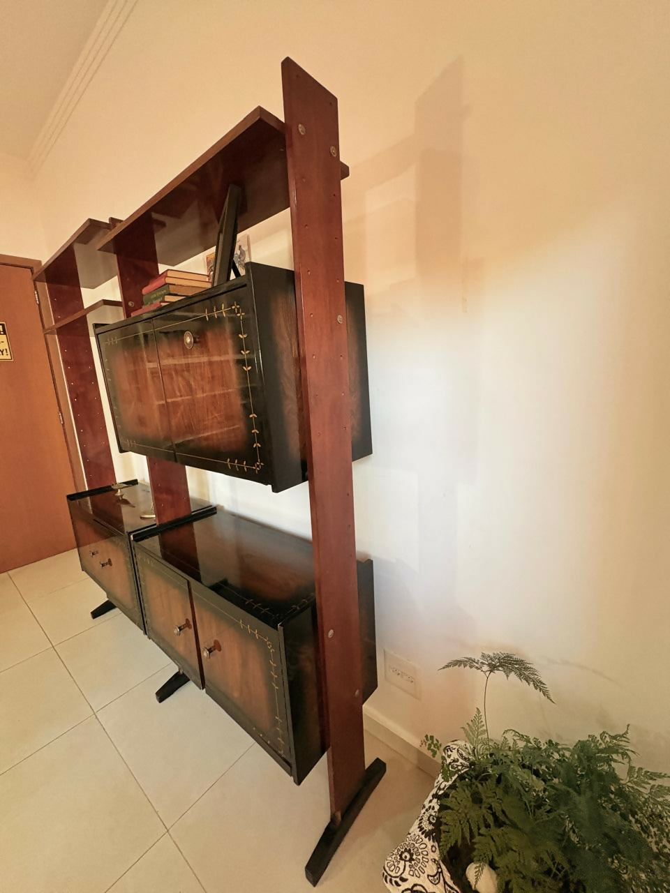 Estante anos 60 em Jacarandá.