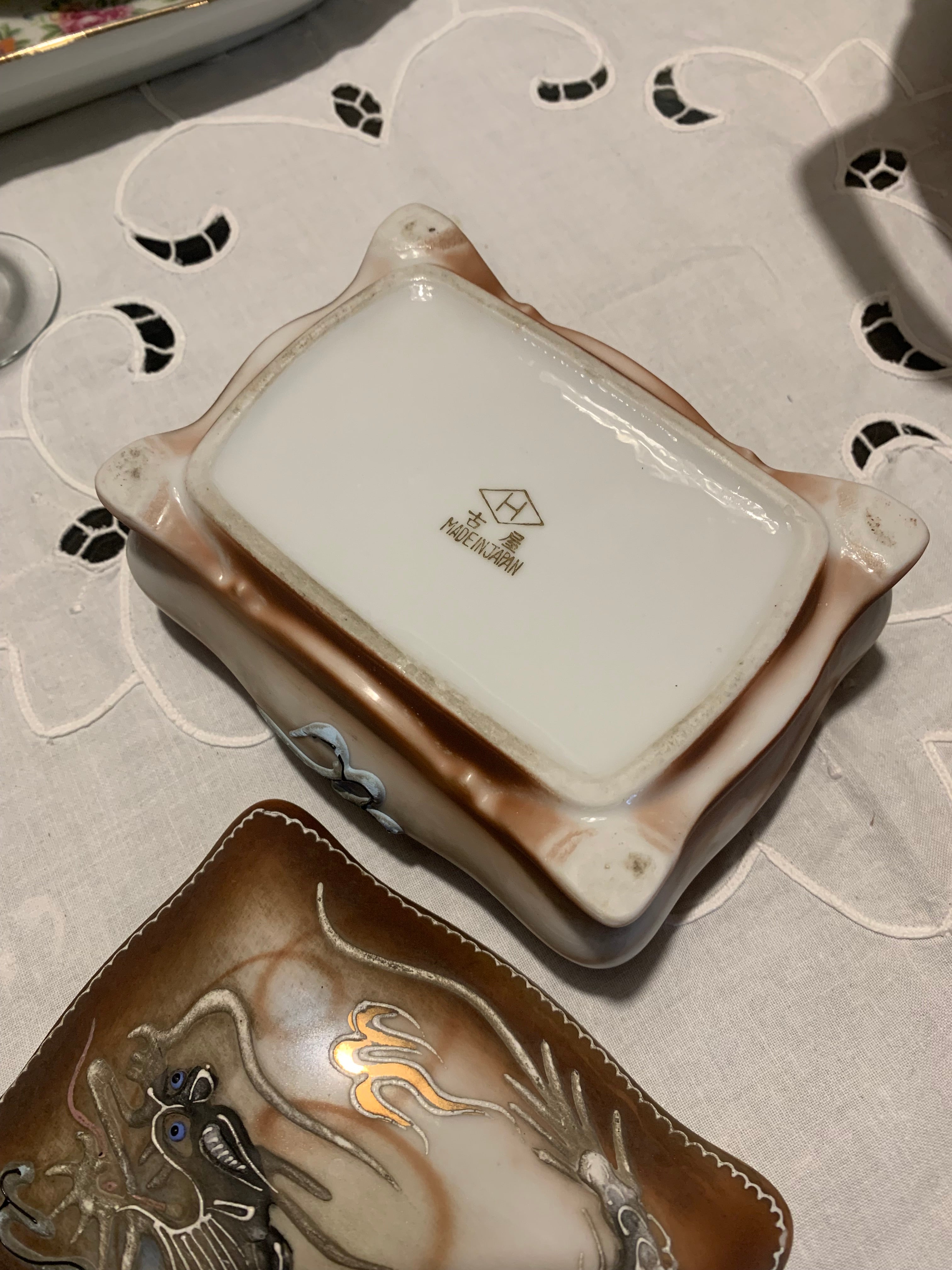 Caixinha porcelana japonesa dragão