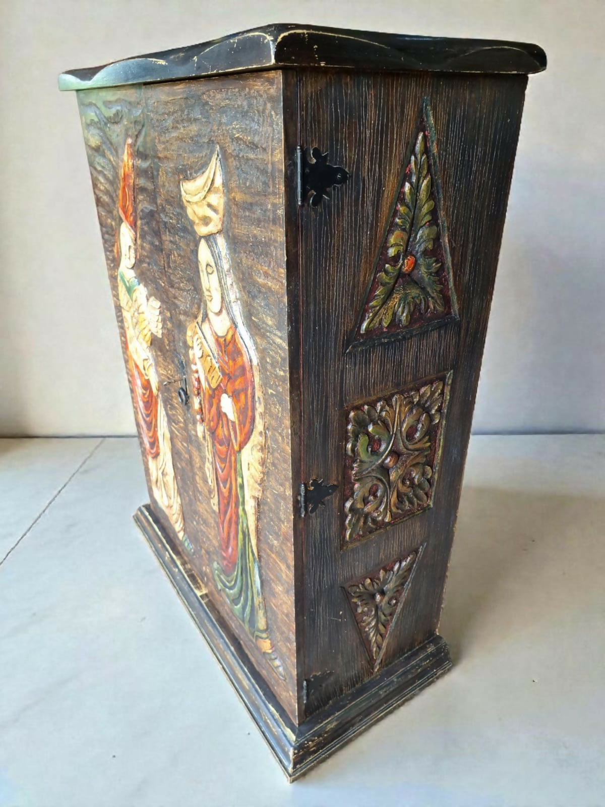 Armário Antigo estilo Sacro