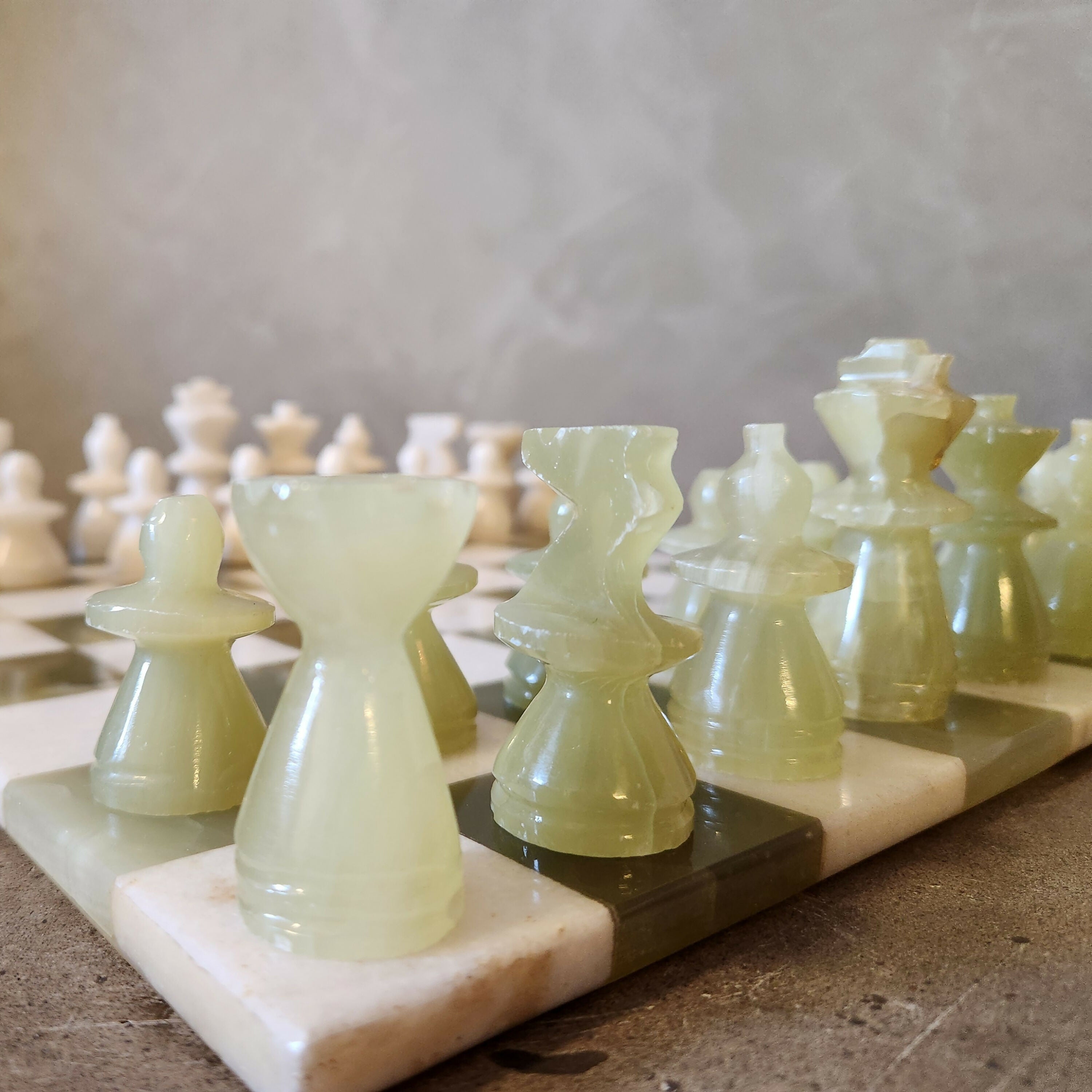 Jogo de Xadrez em mármore ônix branco e verde claro