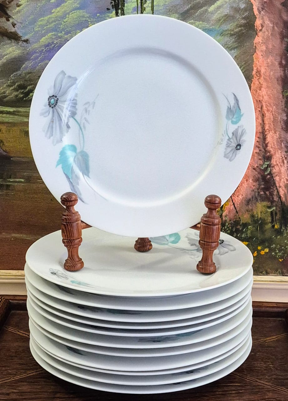 Conjunto, lindíssimo e impecável,  em porcelana alemã centenária Thomas Bavaria, anos 30, hoje: Rosenthal. 27 peças.