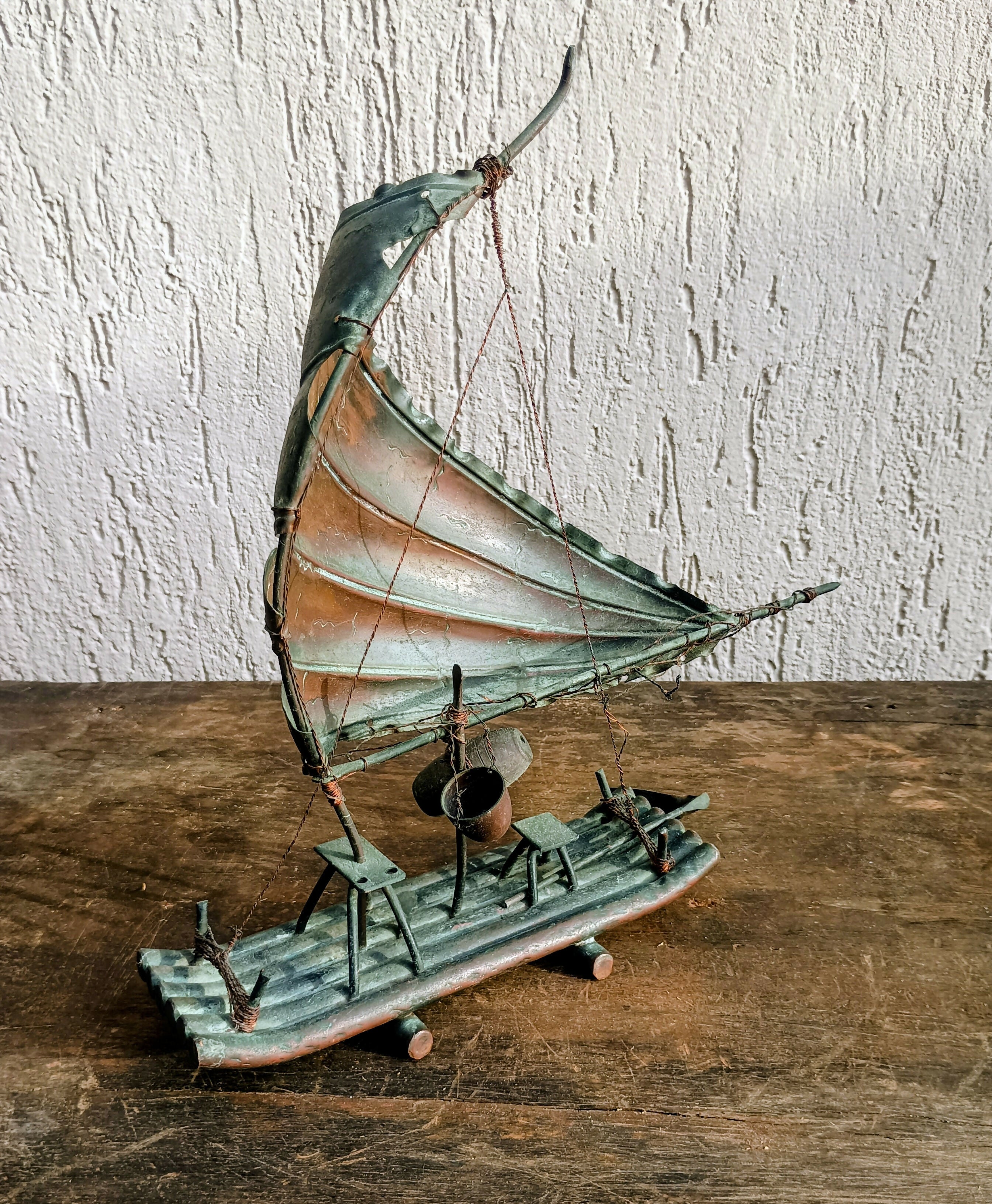 Escultura Antiga Barco Oriental em Bronze / Liga de Cobre – Junco Chinês