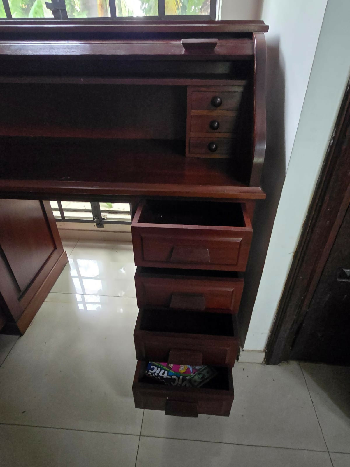 Escrivaninha tipo xerife em mogno – Madeira Bonita – anos 1980–1990