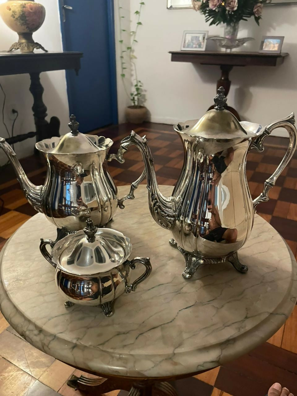 Conjunto para chá e café - 2 grandes bules e um açucareiro espessurados à prata