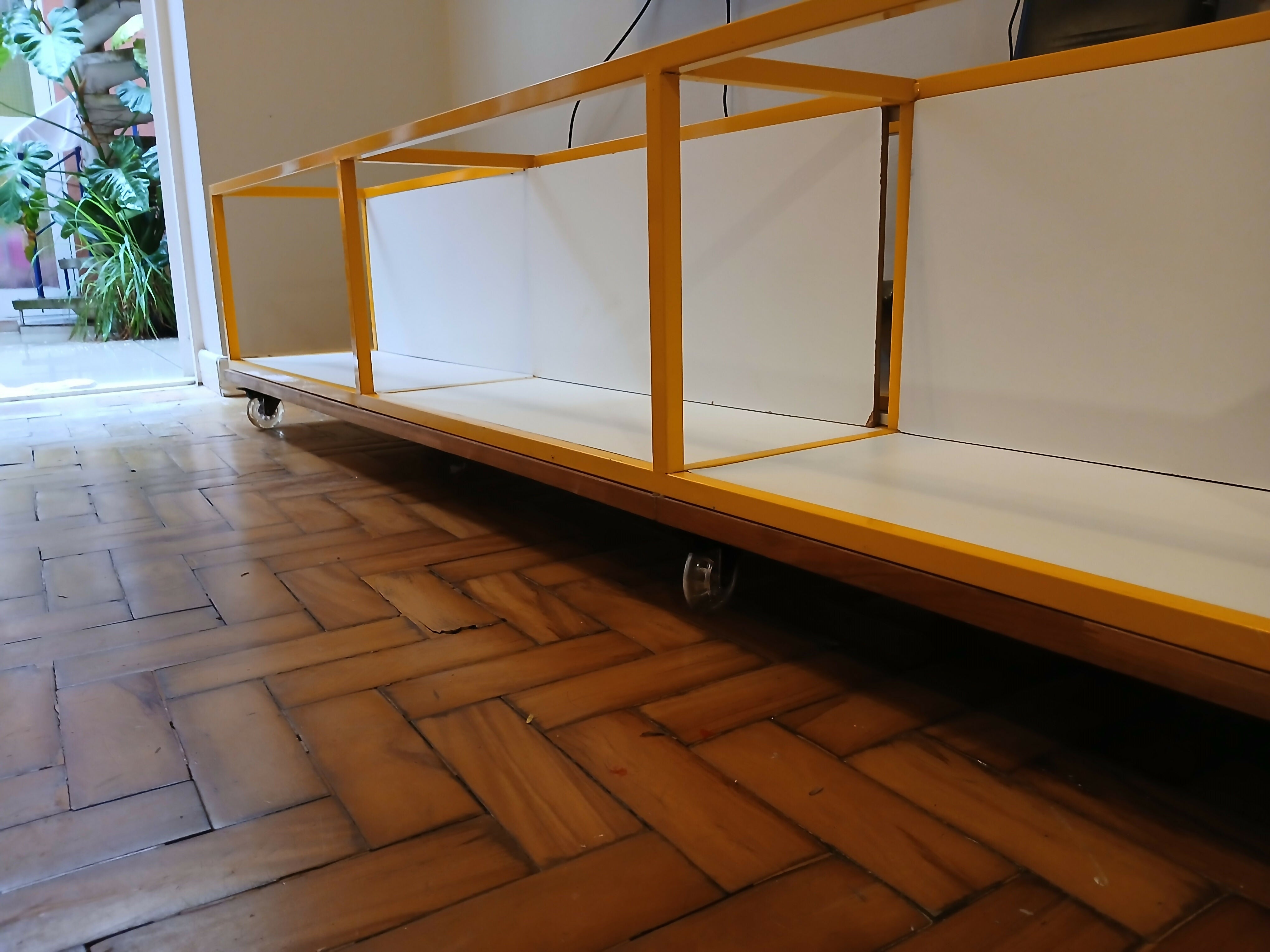 Rack poético para discos de vinil