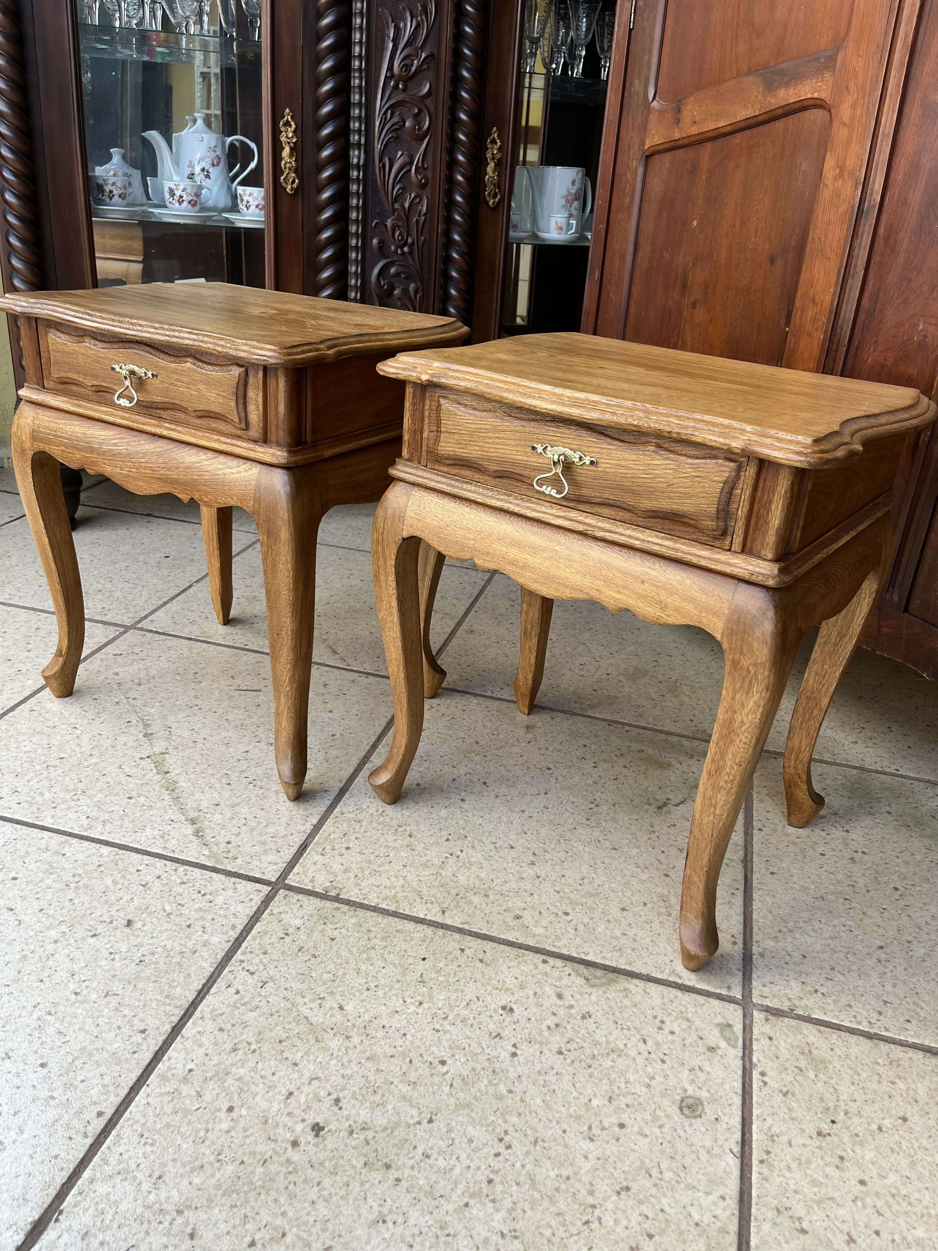 (OFERTA) PAR DE MESINHA DE CABECEIRA CHIPANDELLE (RESTAURADA)