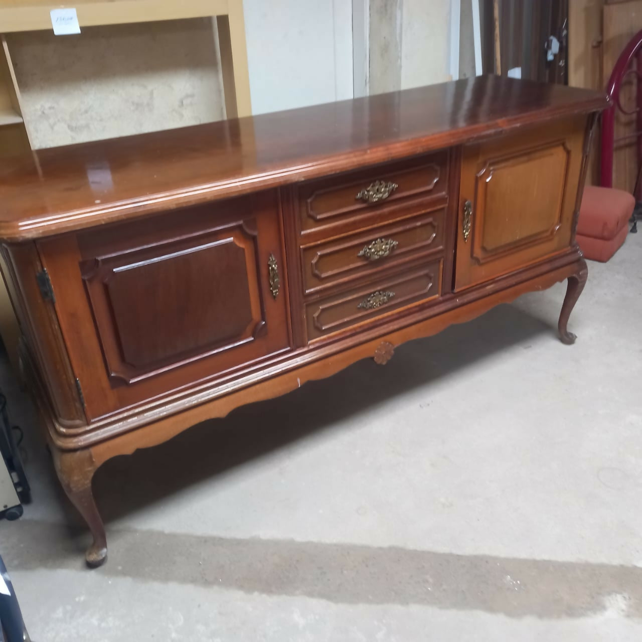 Buffet estilo Provençal em madeira