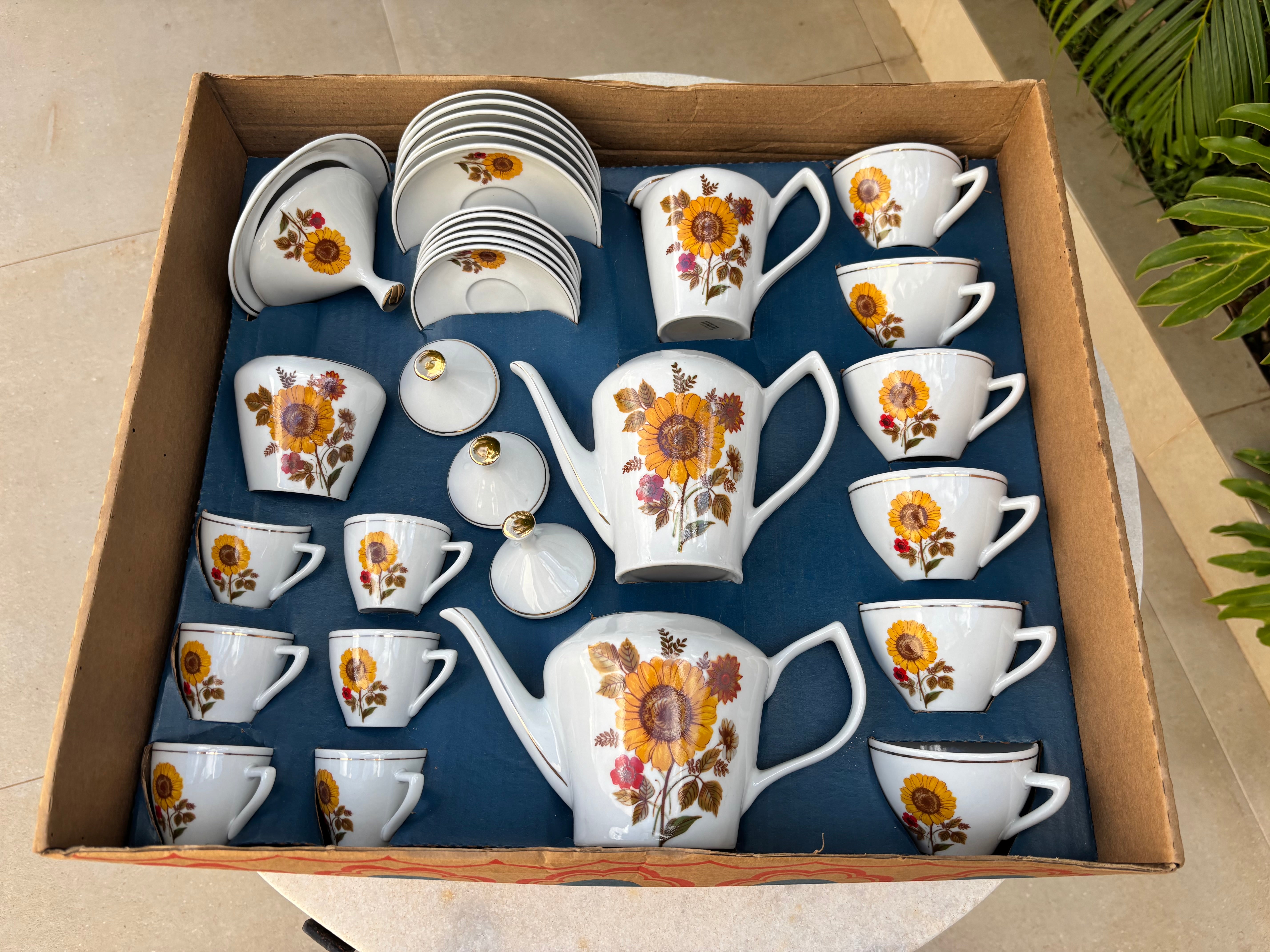 Aparelho de Chá e Café Porcelana Pozzani Girassol - 33 Peças (Na Caixa Original)