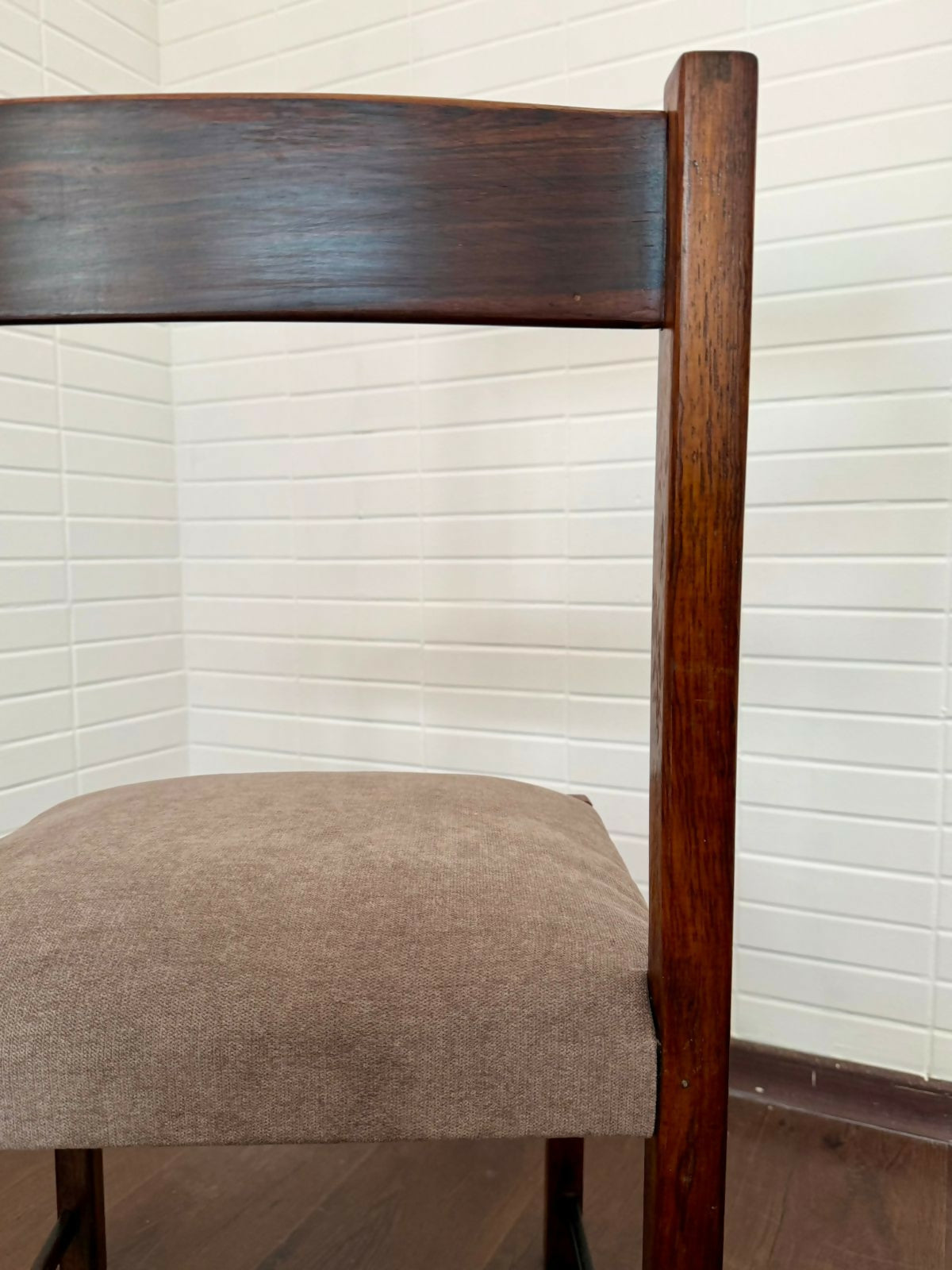 Par de Cadeiras Ernesto Hauner para Mobilínea em jacarandá maciço