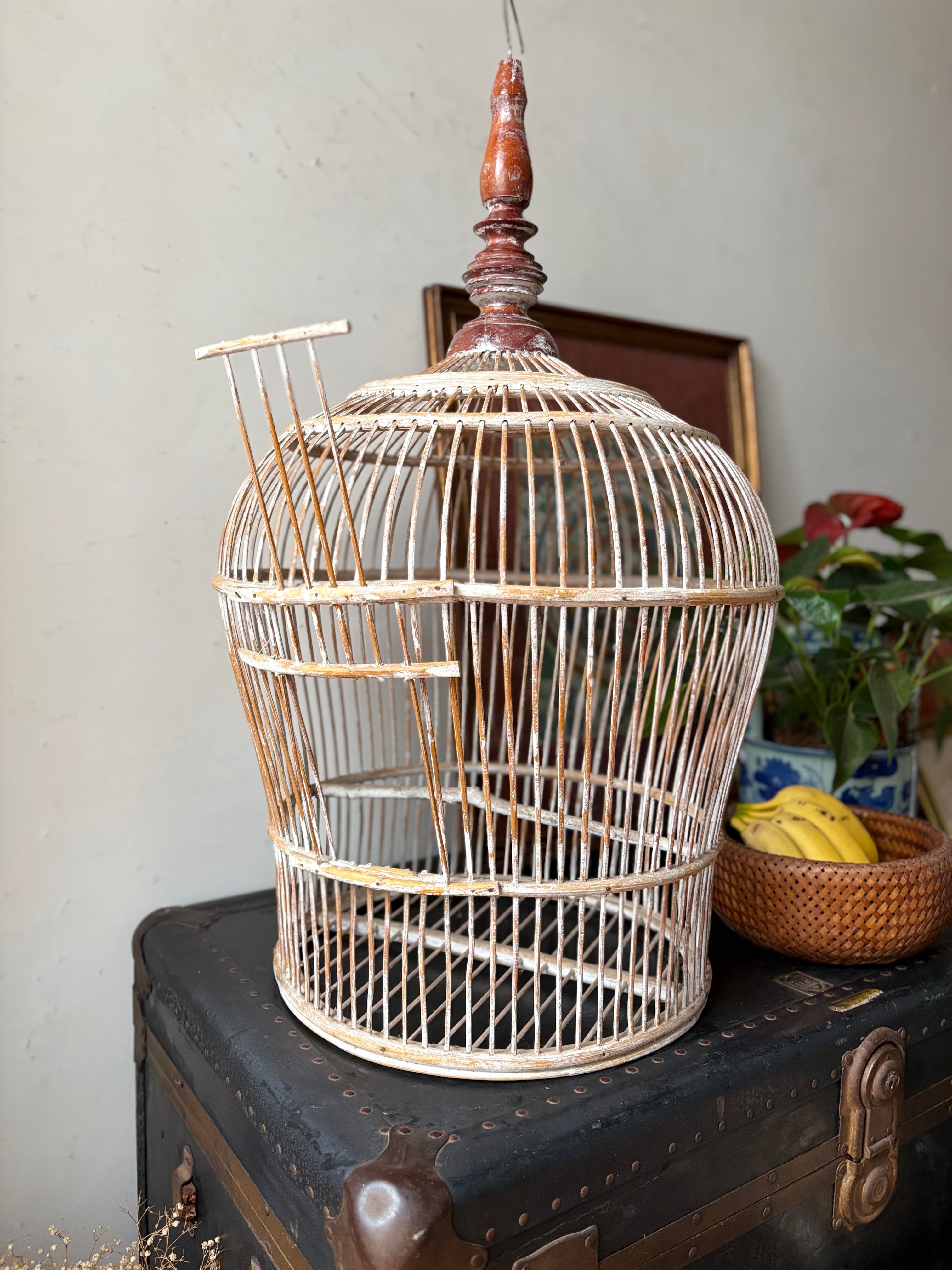 Grande gaiola ornamental em bambu para pendurar ou apoiar