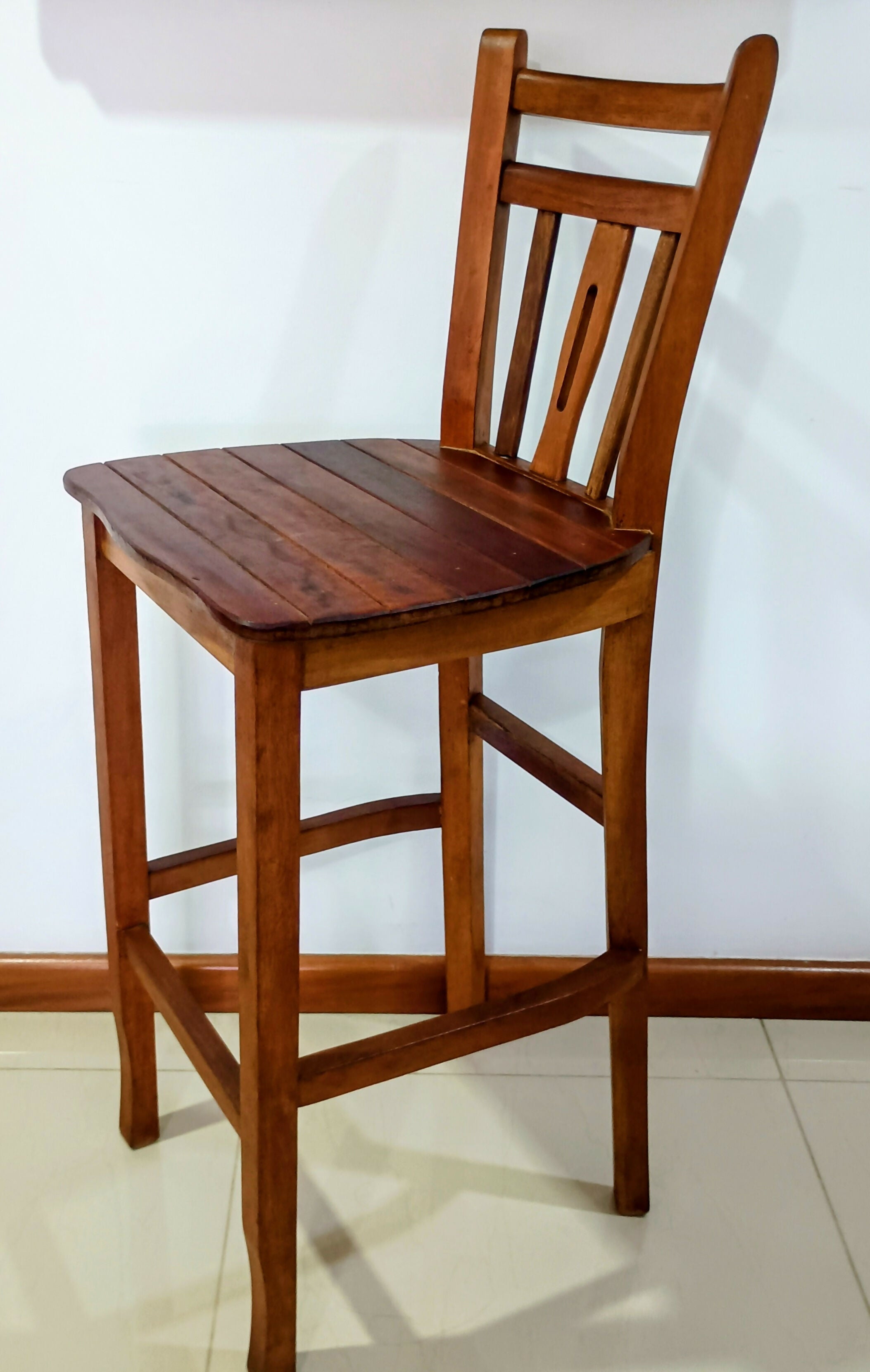 Banqueta Alta de Madeira Maciça – Década de 80