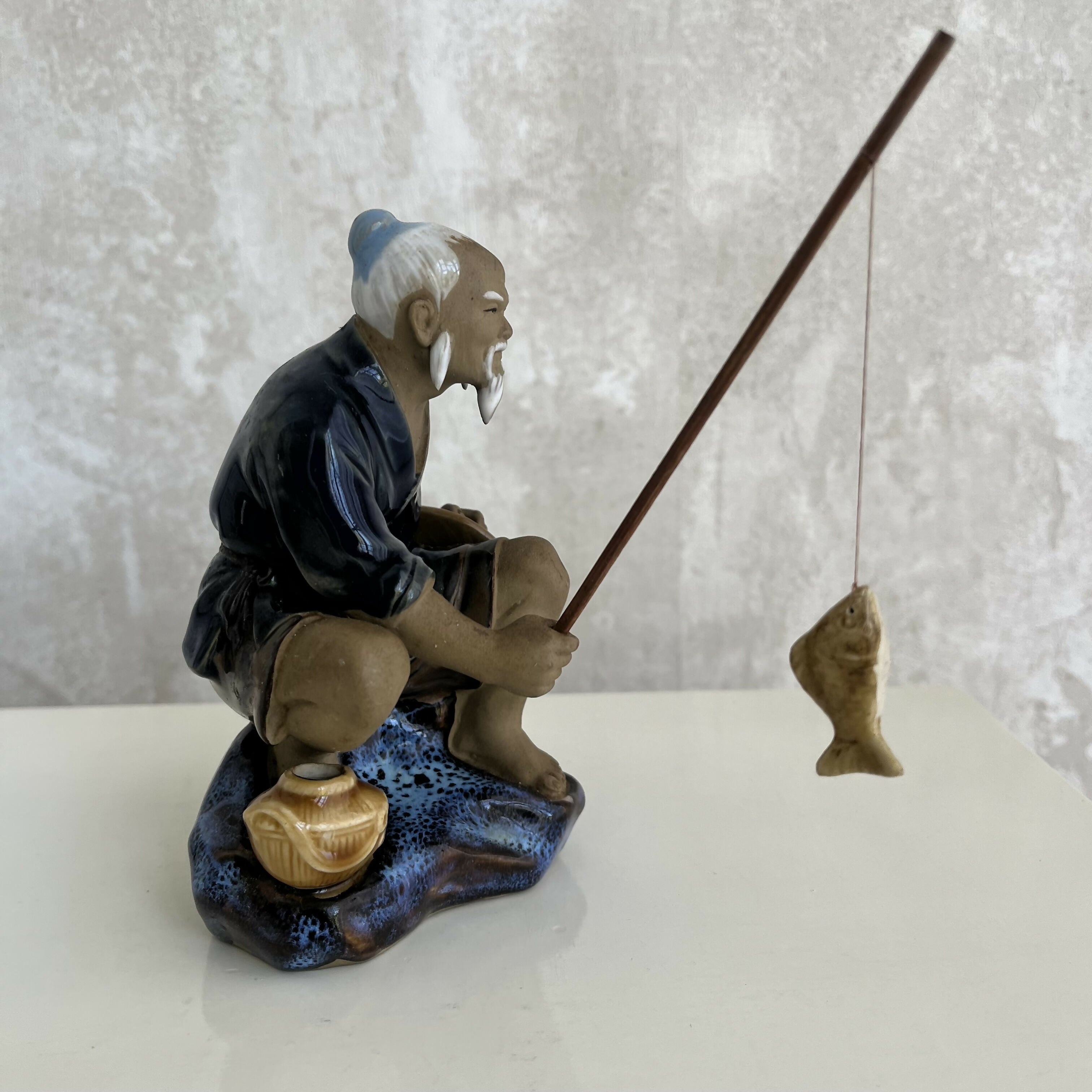 Estatueta de pescador chinês