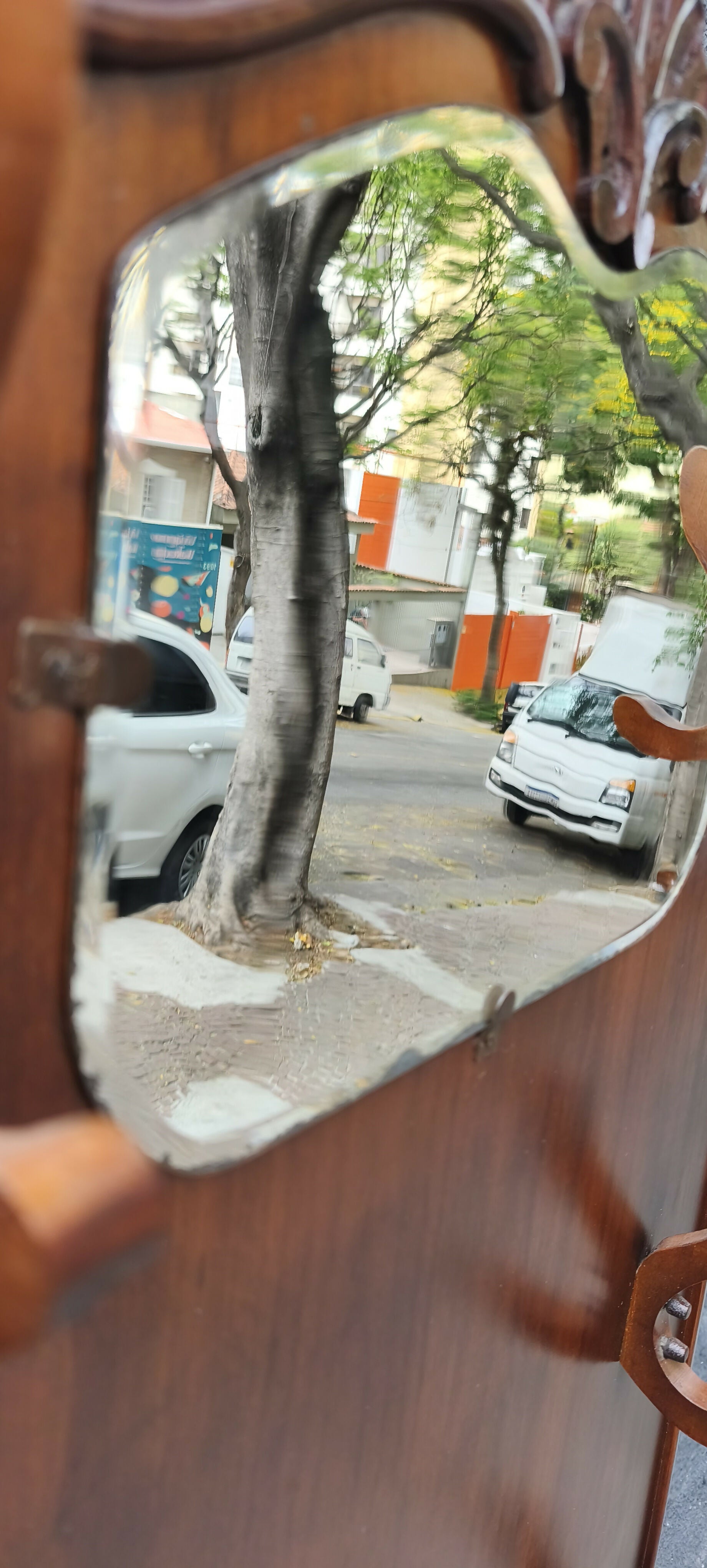 Chapeleira em Imbuia e espelho bisotado (restaurada)