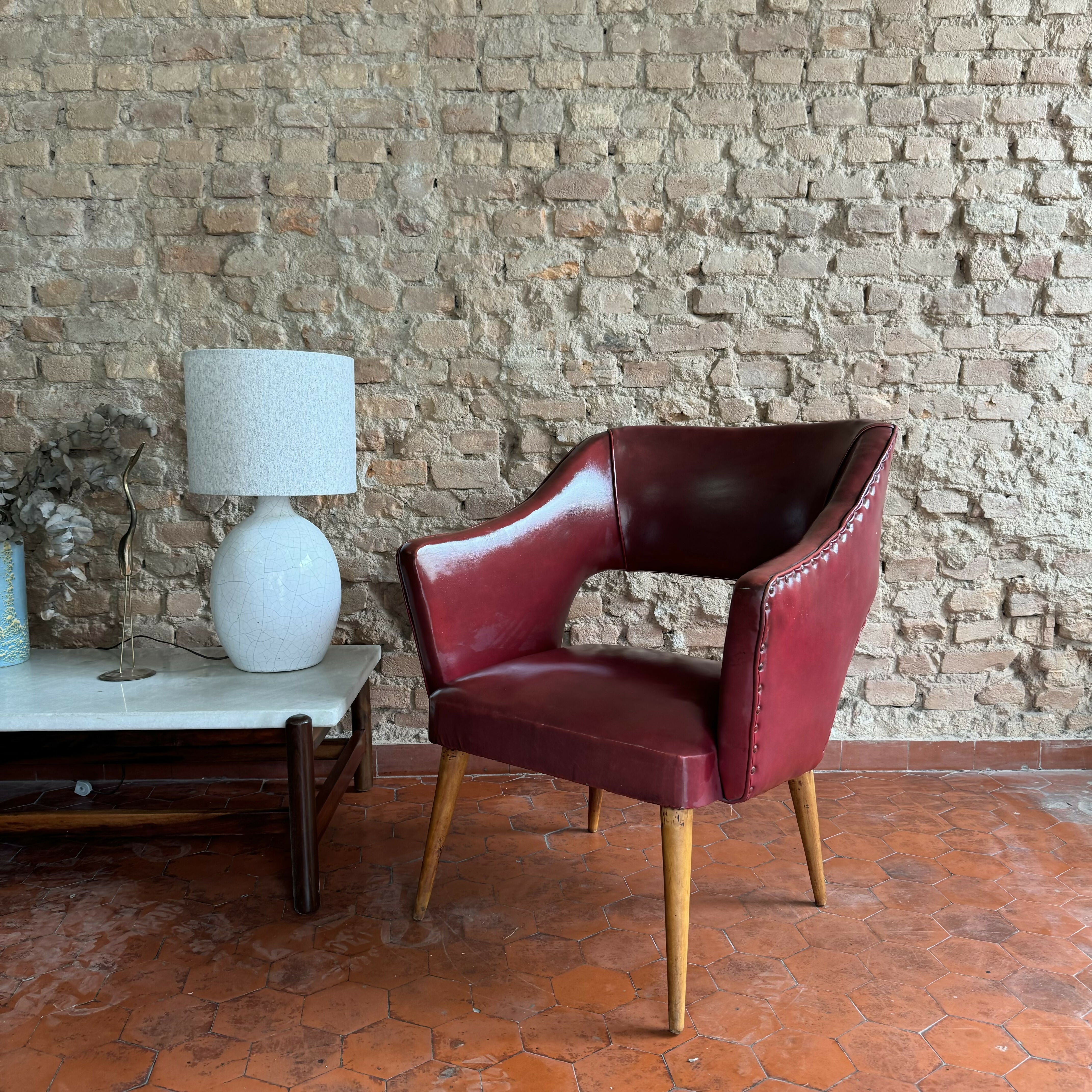 Poltrona antiga anos 50 pé palito