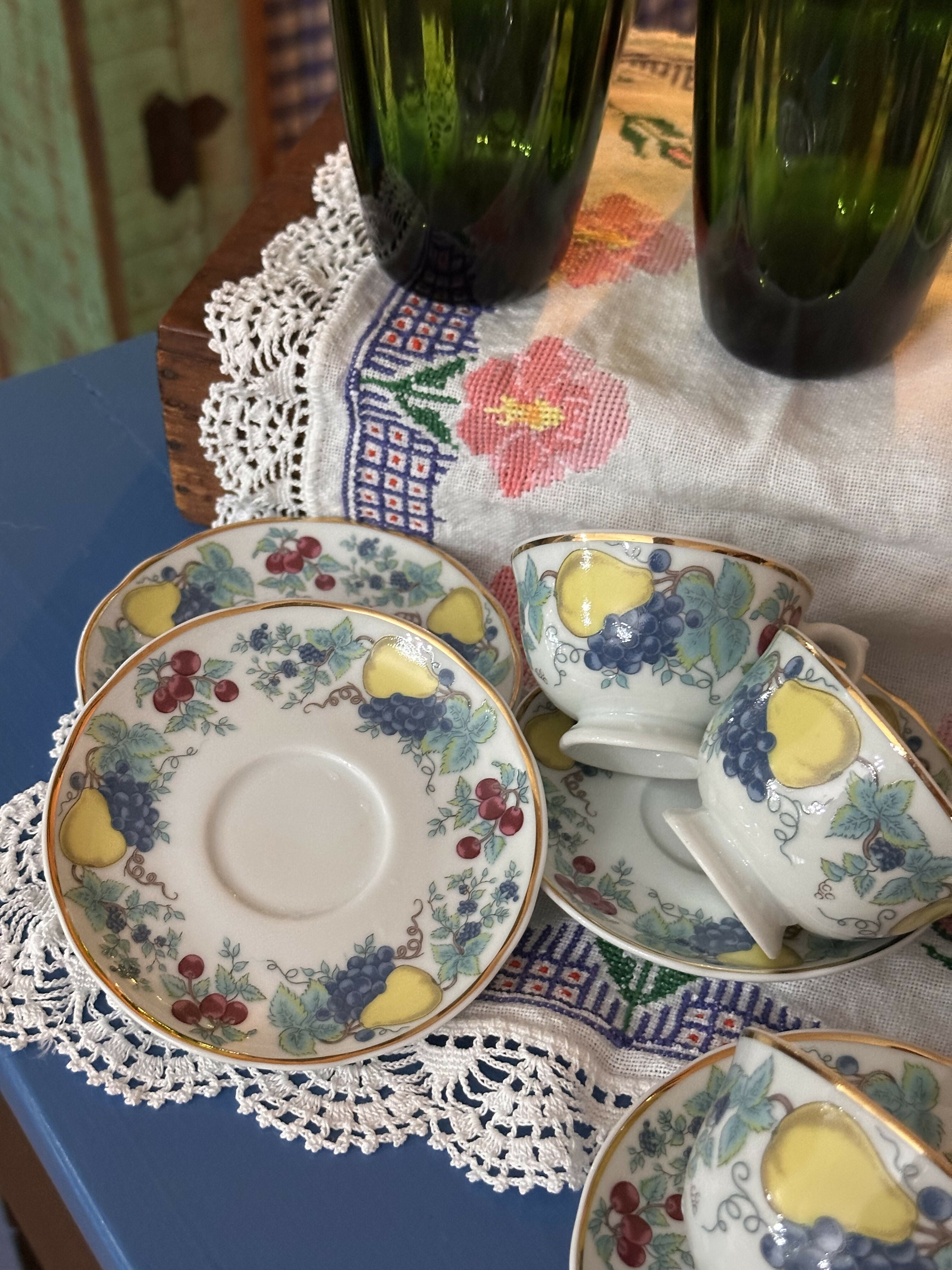 Maravilhoso jogo de xícaras de café vintage Schmidt de frutinhas com bordas em ouro - 12 peças