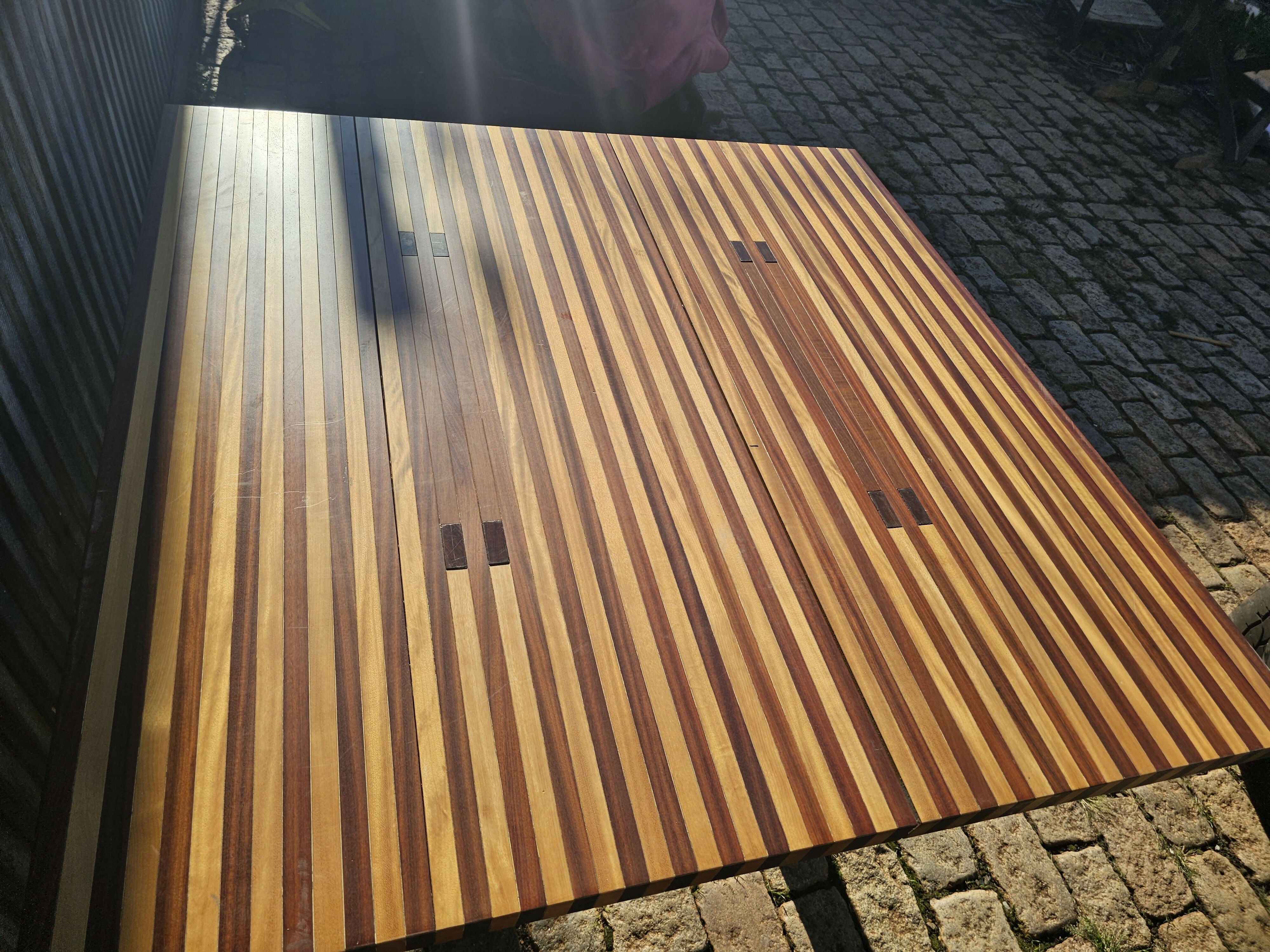 Escultural Mesa de Jantar de Mauricio Azeredo