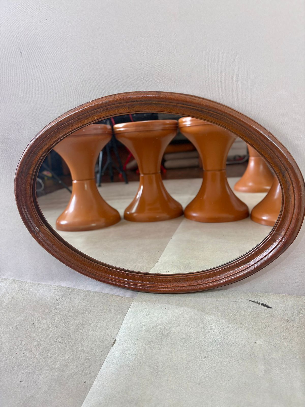 Espelho oval em Cerejeira 60’s