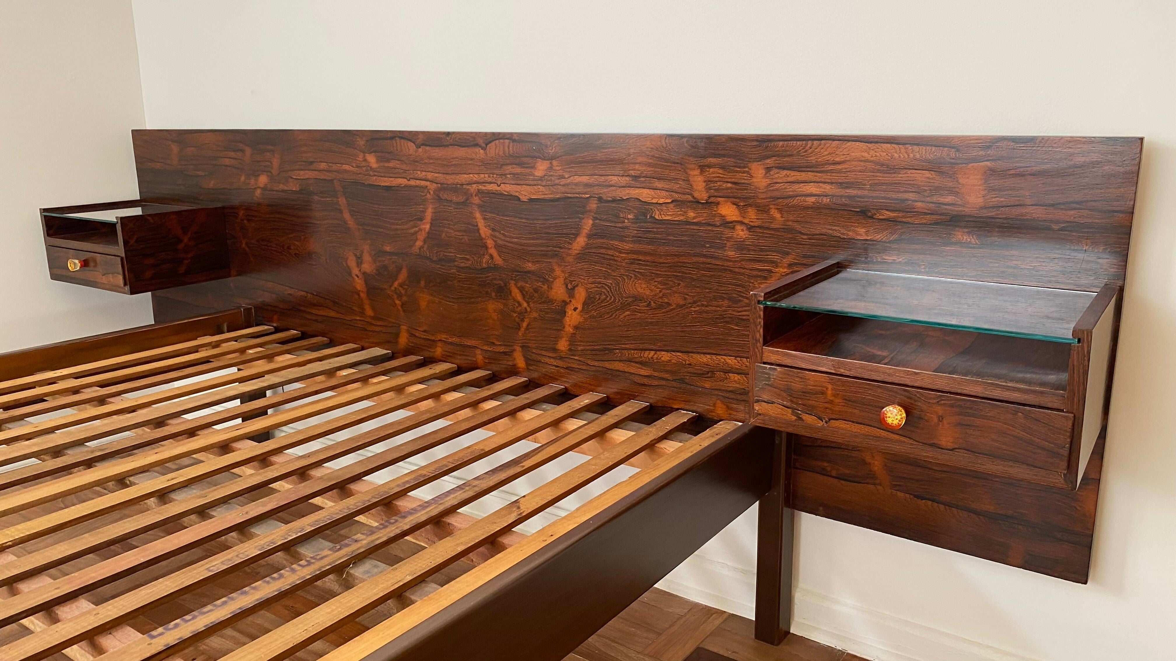 Cama Modernista em Jacarandá da Bahia • Atribuída a Sérgio Rodrigues