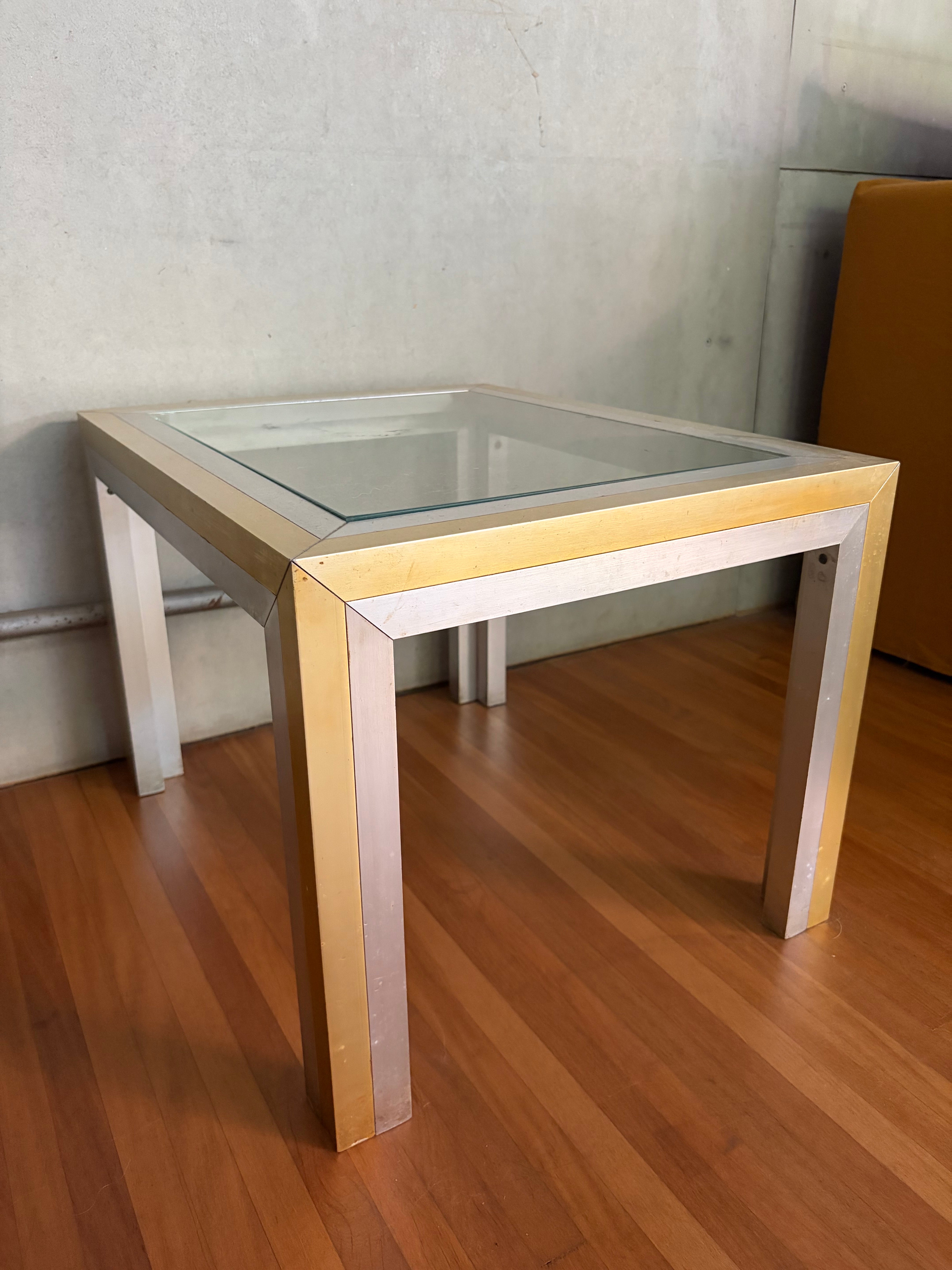 Mesinha lateral em vidro e metal prateado e dourado estilo Italiano 