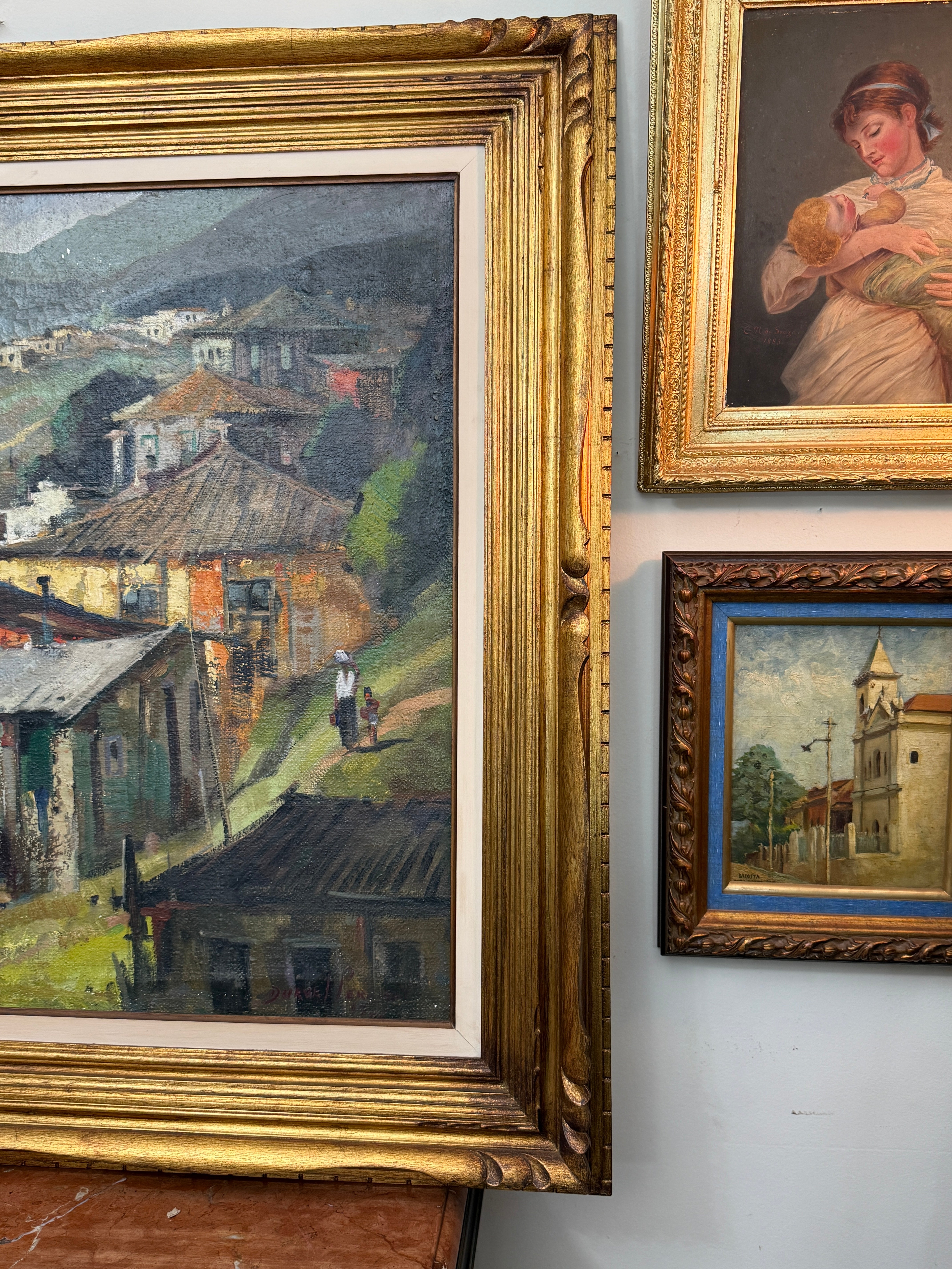 Maravilhoso e grande quadro do renomado pintor brasileiro Durval Pereira com imponente moldura antiga retratando vila rural nas montanhas 
