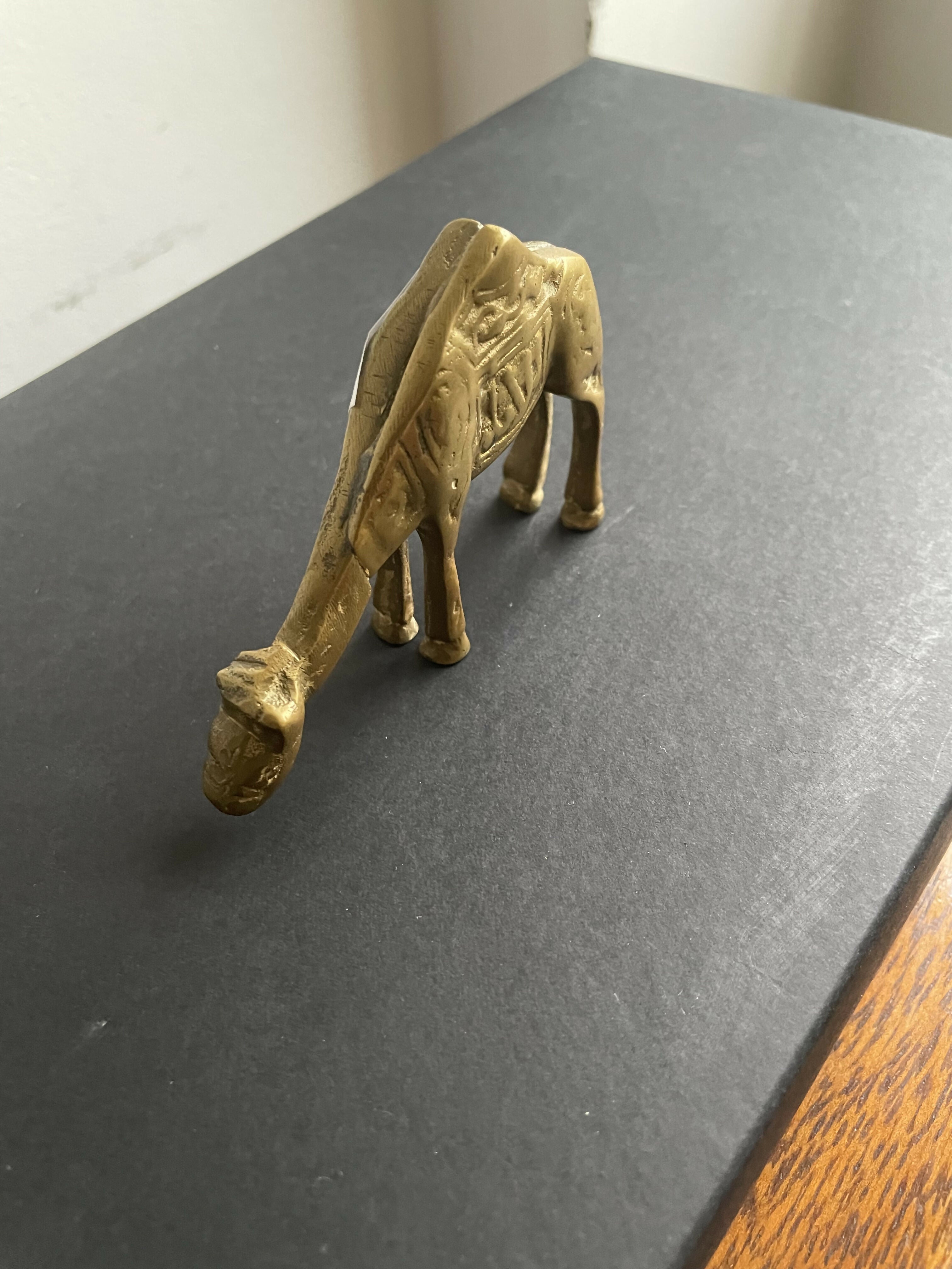 Estatueta Camelo em metal dourado indiano