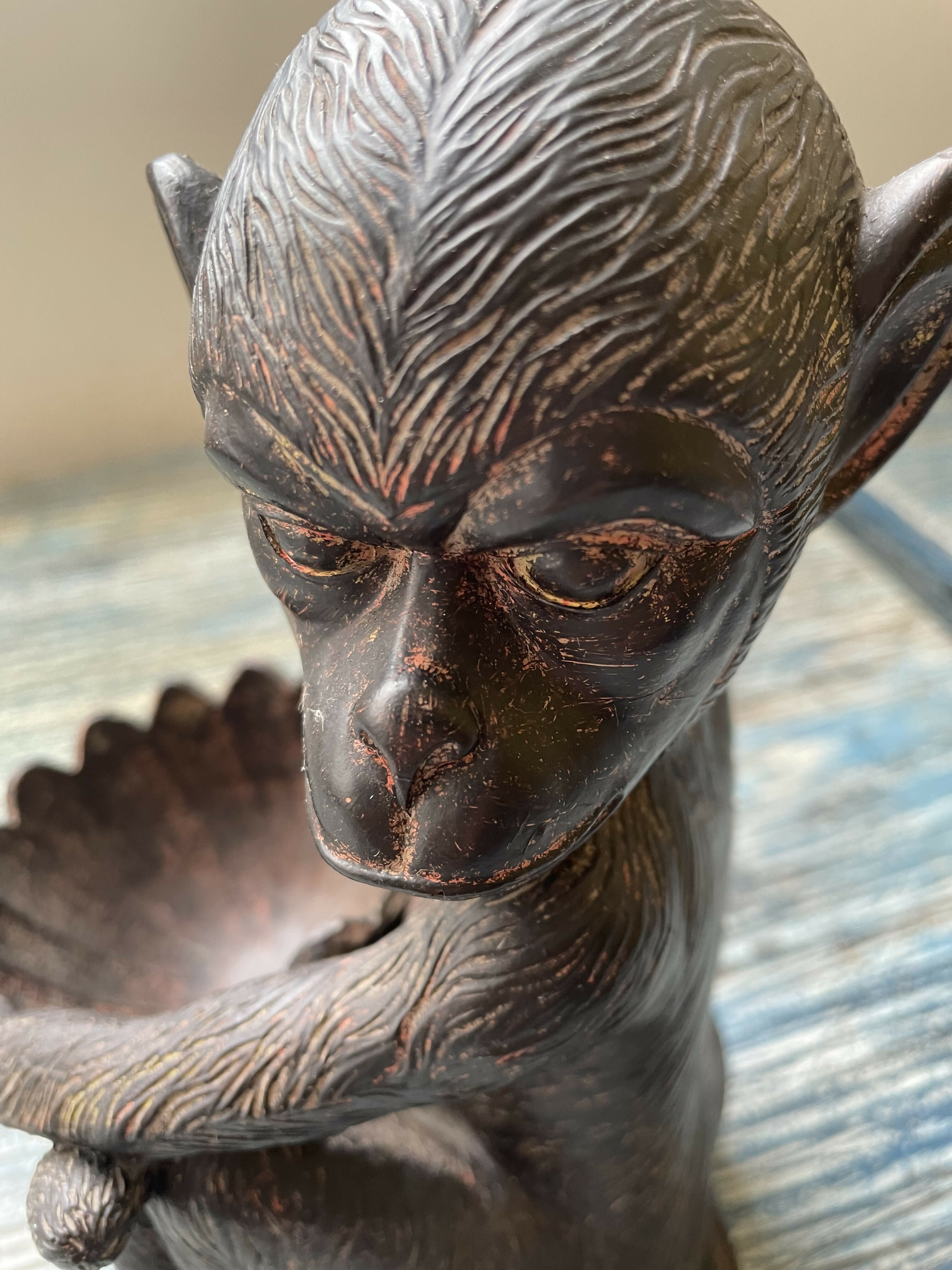 Estatueta de macaco importada - Ribeiro e Pavani