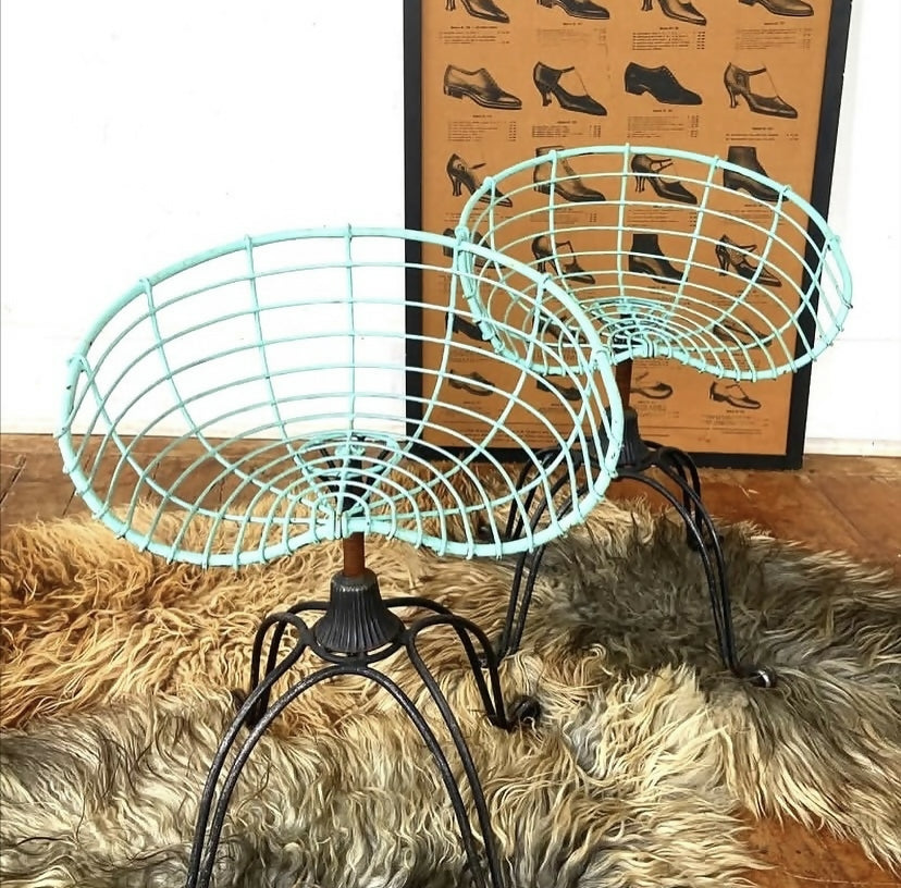 Banquetas aramadas tipo assento de trator