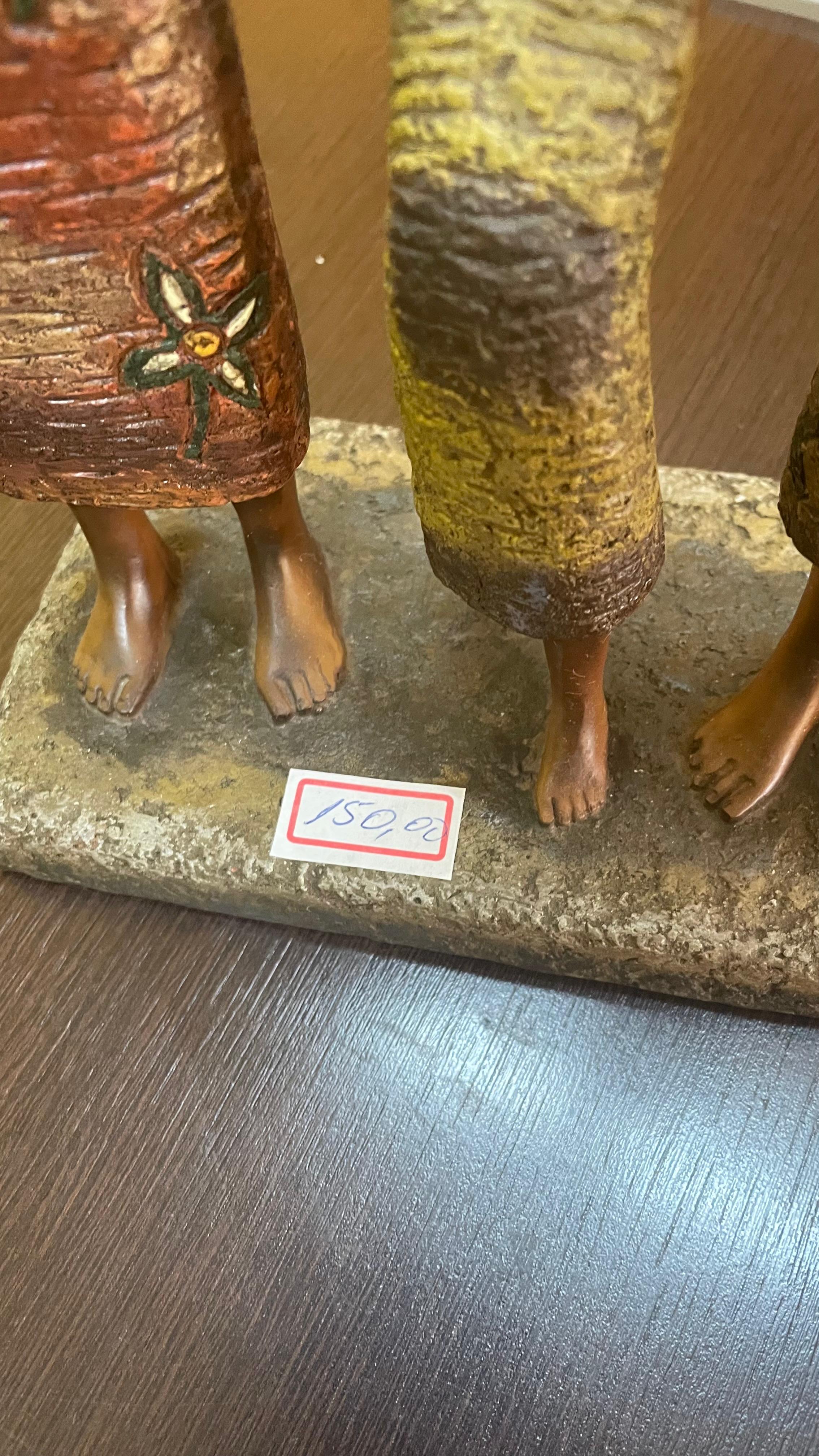 Estatueta de família tribal africana