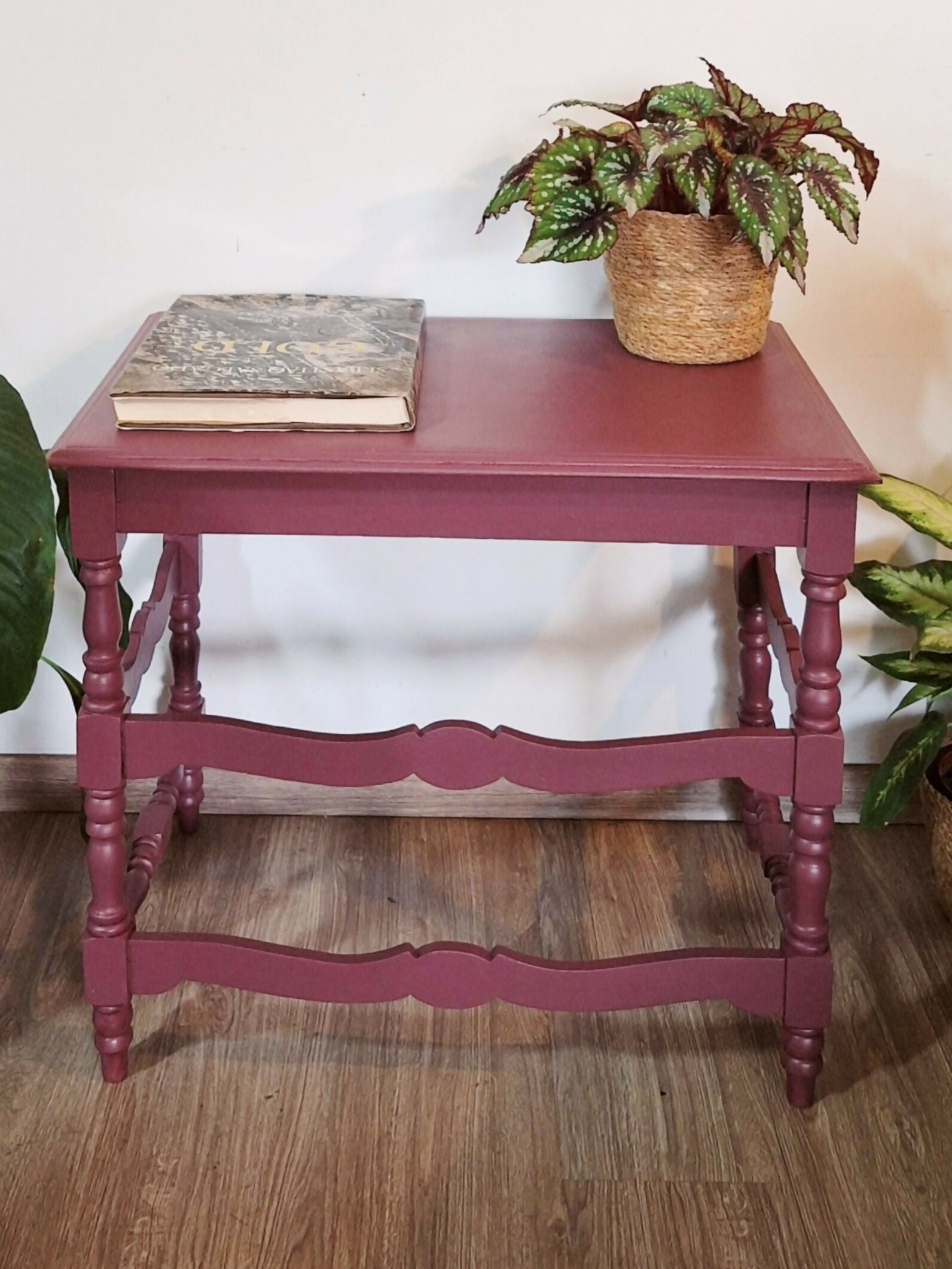 Mesa de apoio / lateral de madeira em cor cereja