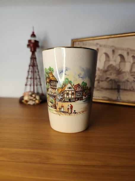 Copo inglês em porcelana Sandland Ware - "Down Somerset Way"