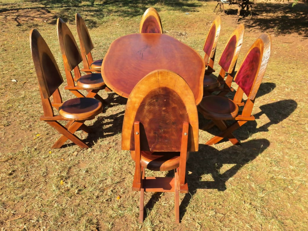Mesa prancha com 8 Cadeiras artesanal
