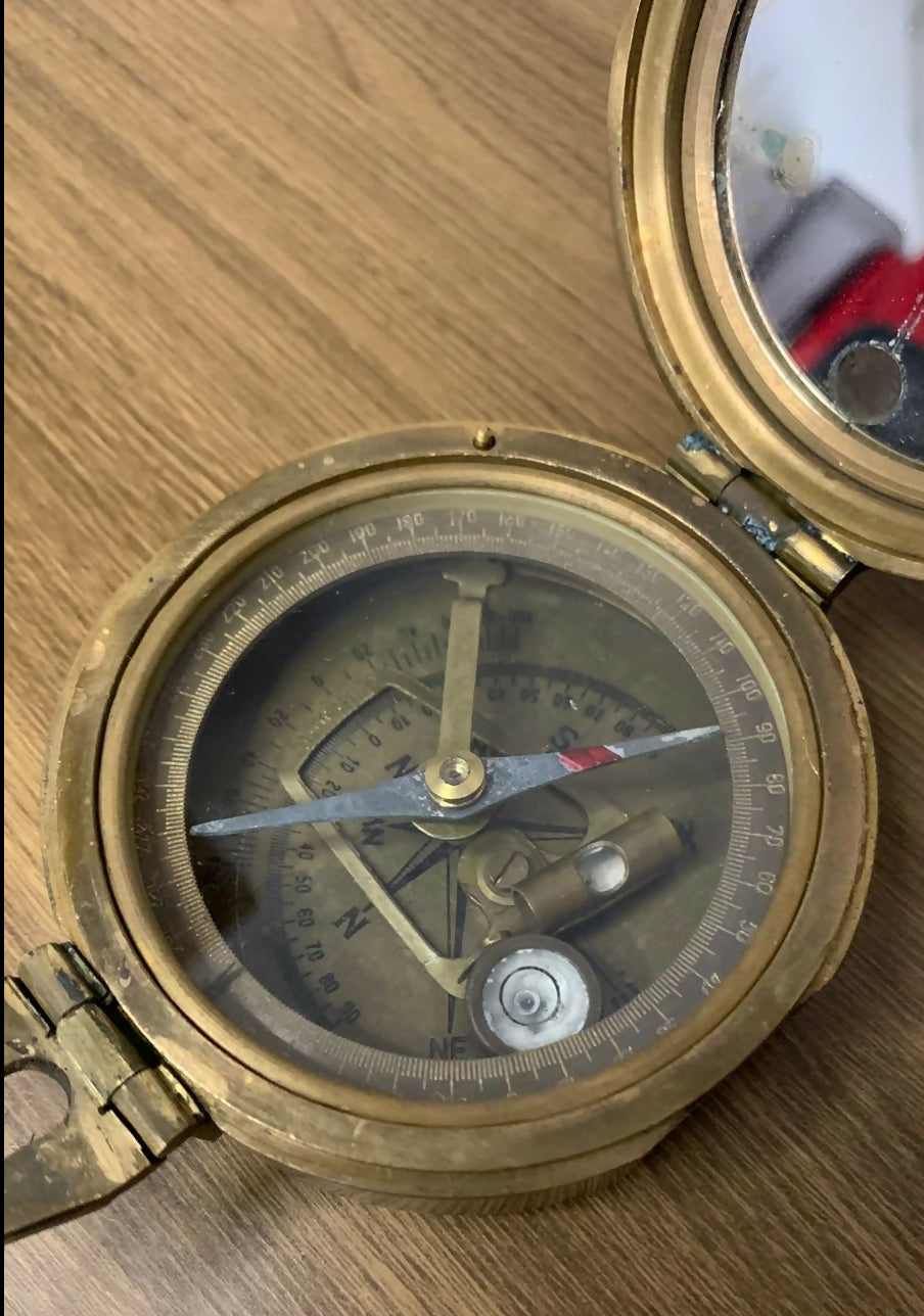 Bússola antiga de latão Brinton Compass.