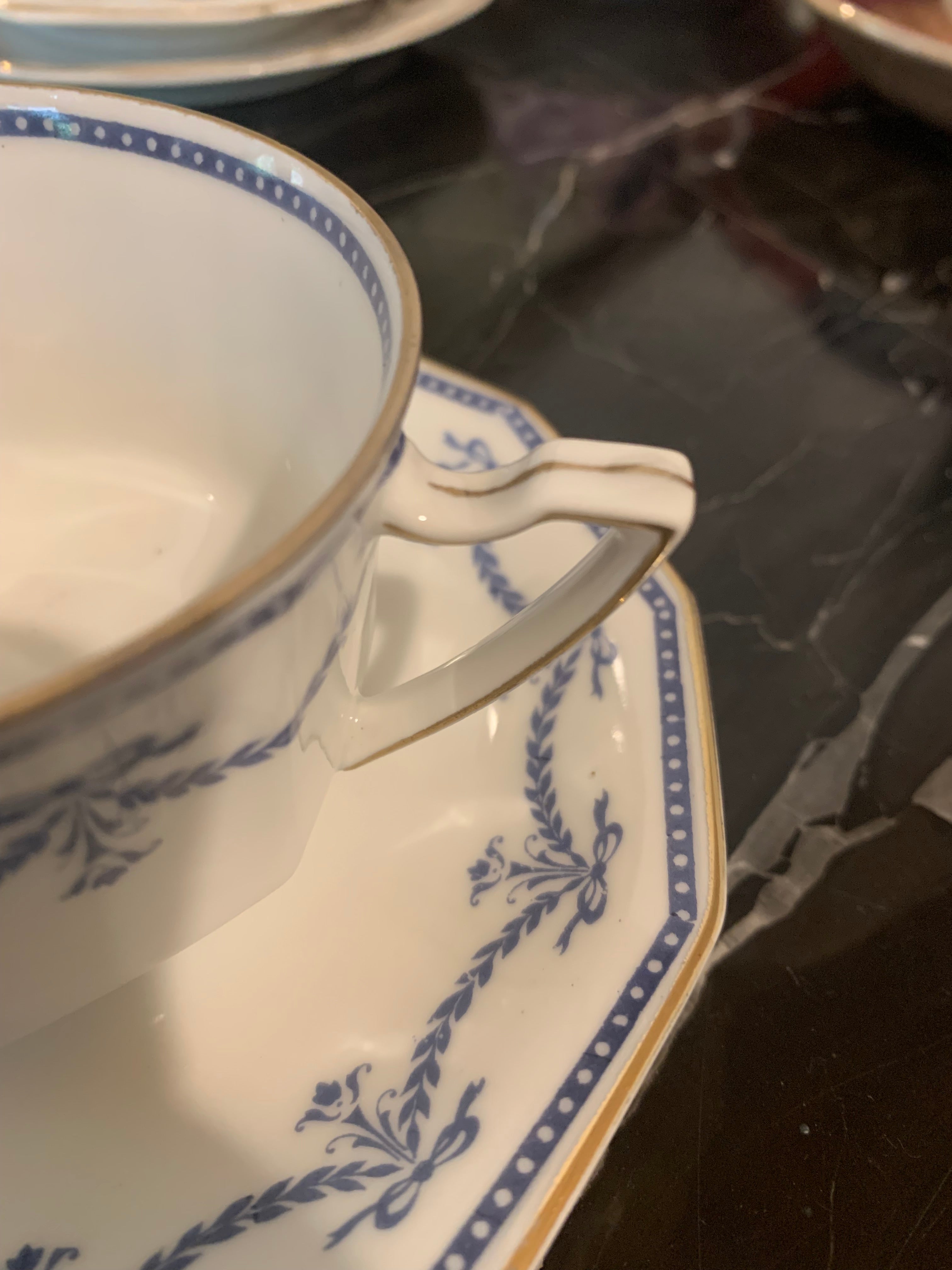 Delicadíssima xícara de chá Limoges A. Lanternier &amp; Co em perfeito estado