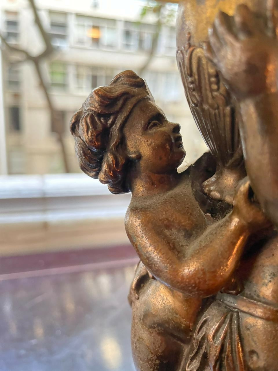 Abajur em bronze figura de querubins