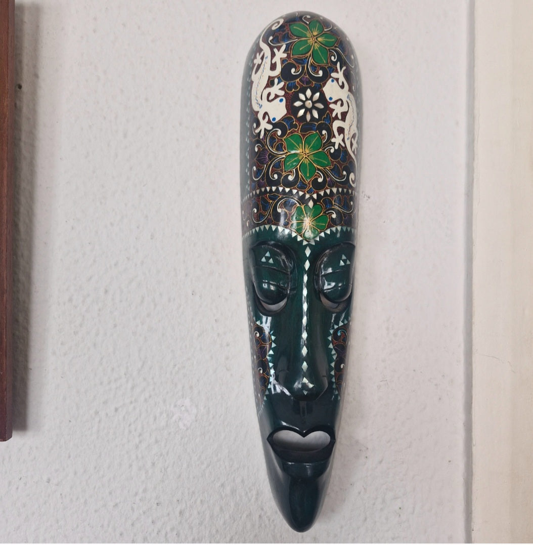 Máscara decorativa de parede em verde