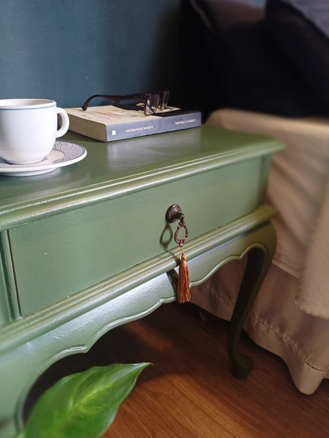 Mesa de cabeceira Chipandelle verde - restaurada 