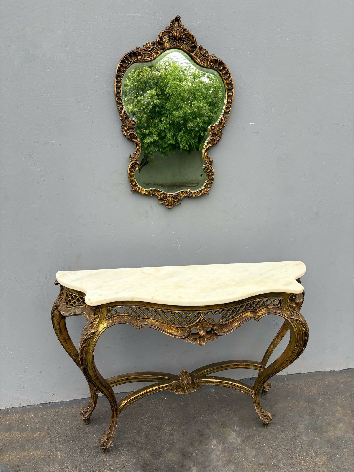 Aparador Veneziano com Espelho Ornamental – Sofisticação e Charme Clássico!