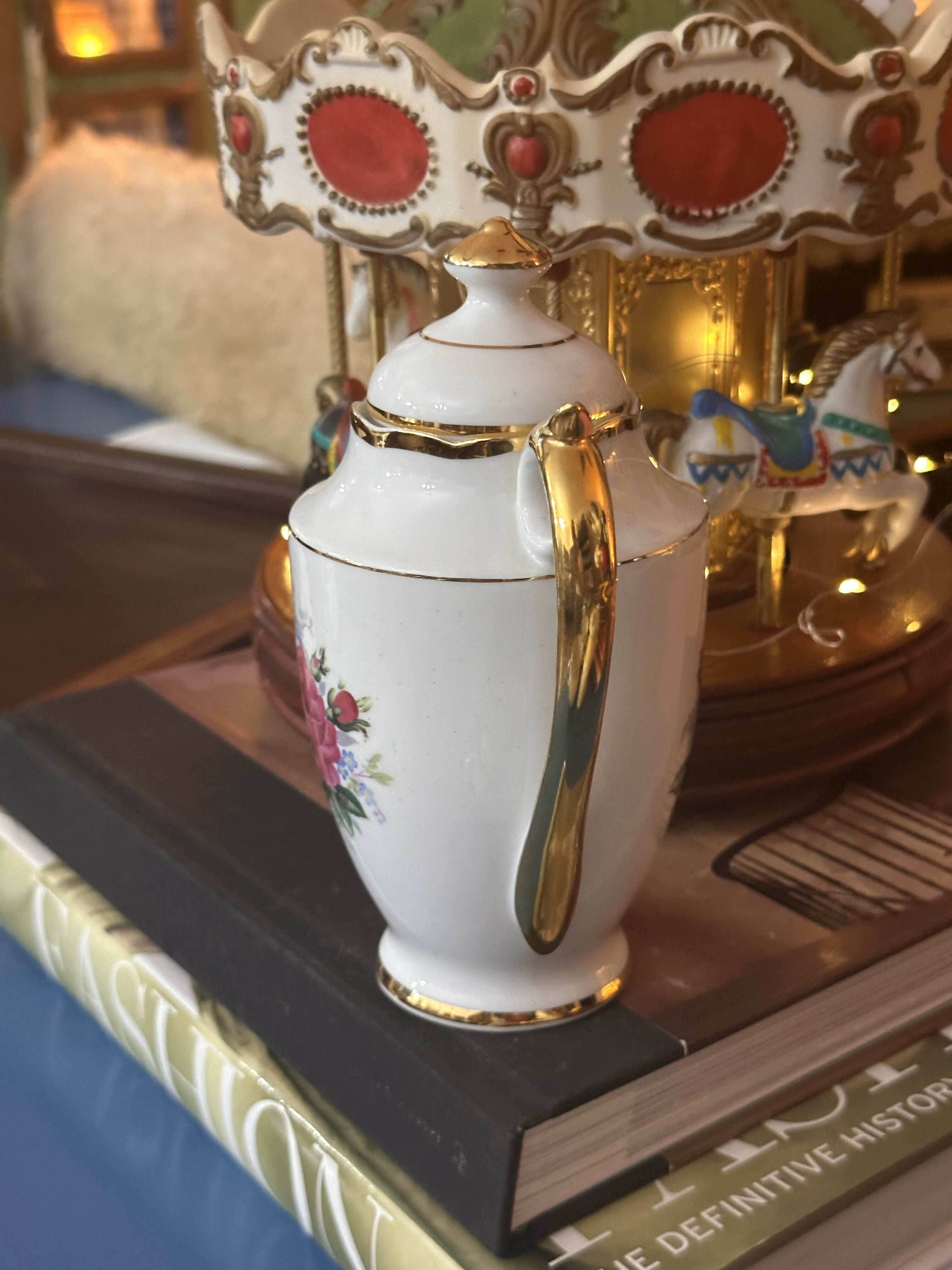 Jogo café antigo porcelana Mauá anos 60 com motivos florais