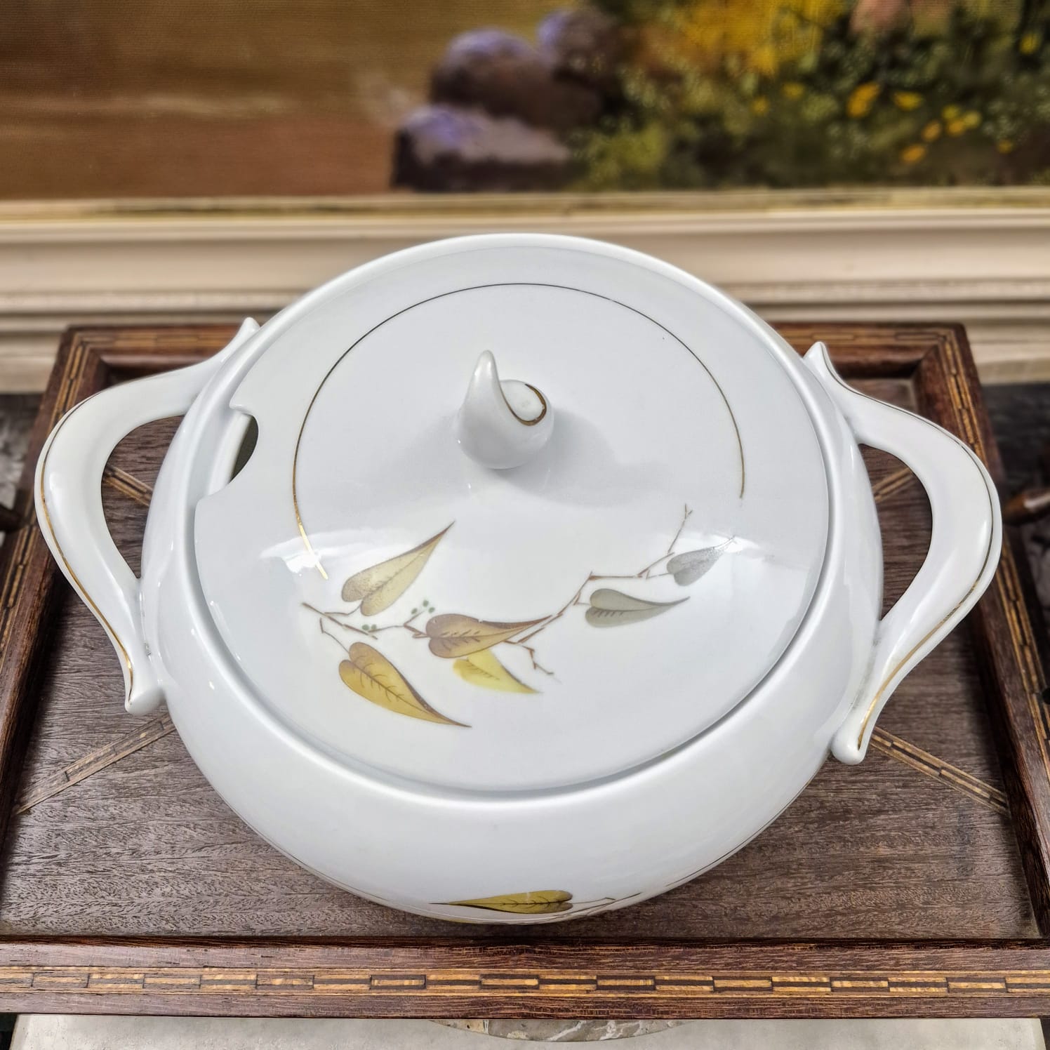 Sopeira em porcelana vintage,  anos 60, Schmidt. Uma graça,  perfeitinha até nas dourações!