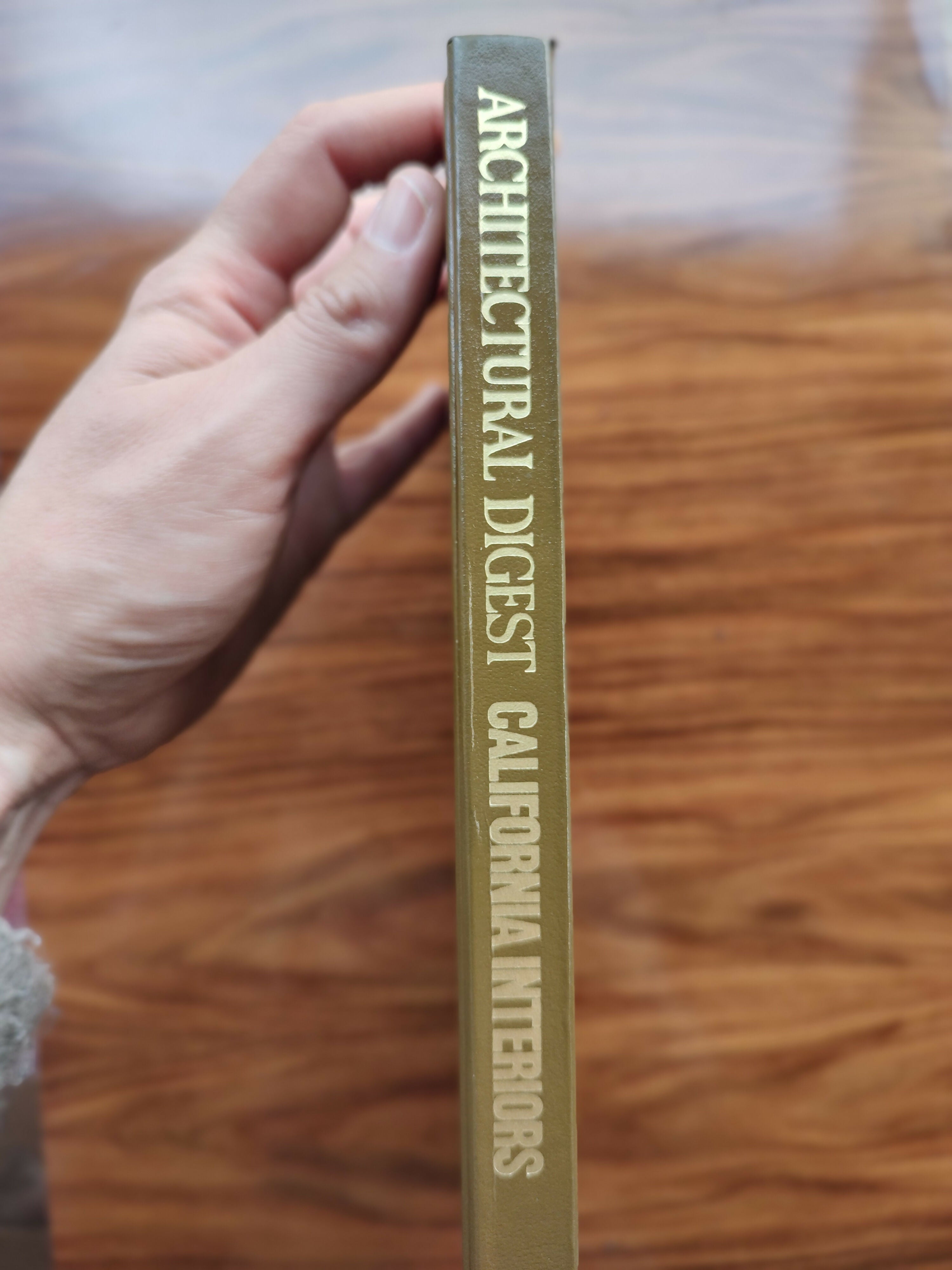 Livro Importado de Decoração "Architectural Digest - California Interiors" edição 1979