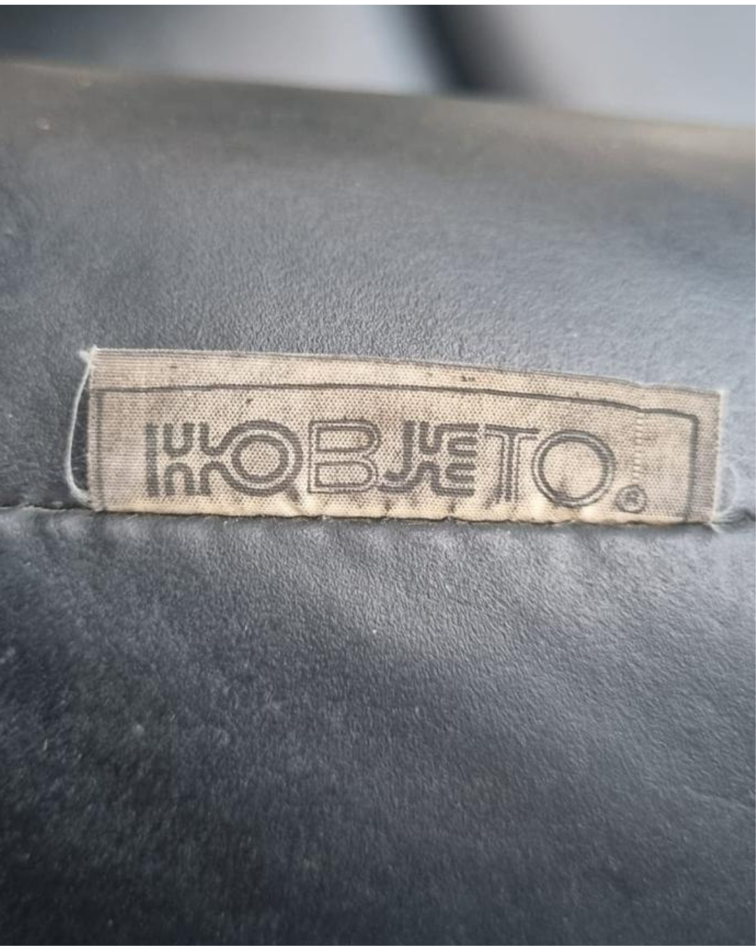 Sofá Geraldo de Barros para Hobjeto em courino preto (3 lugares) 