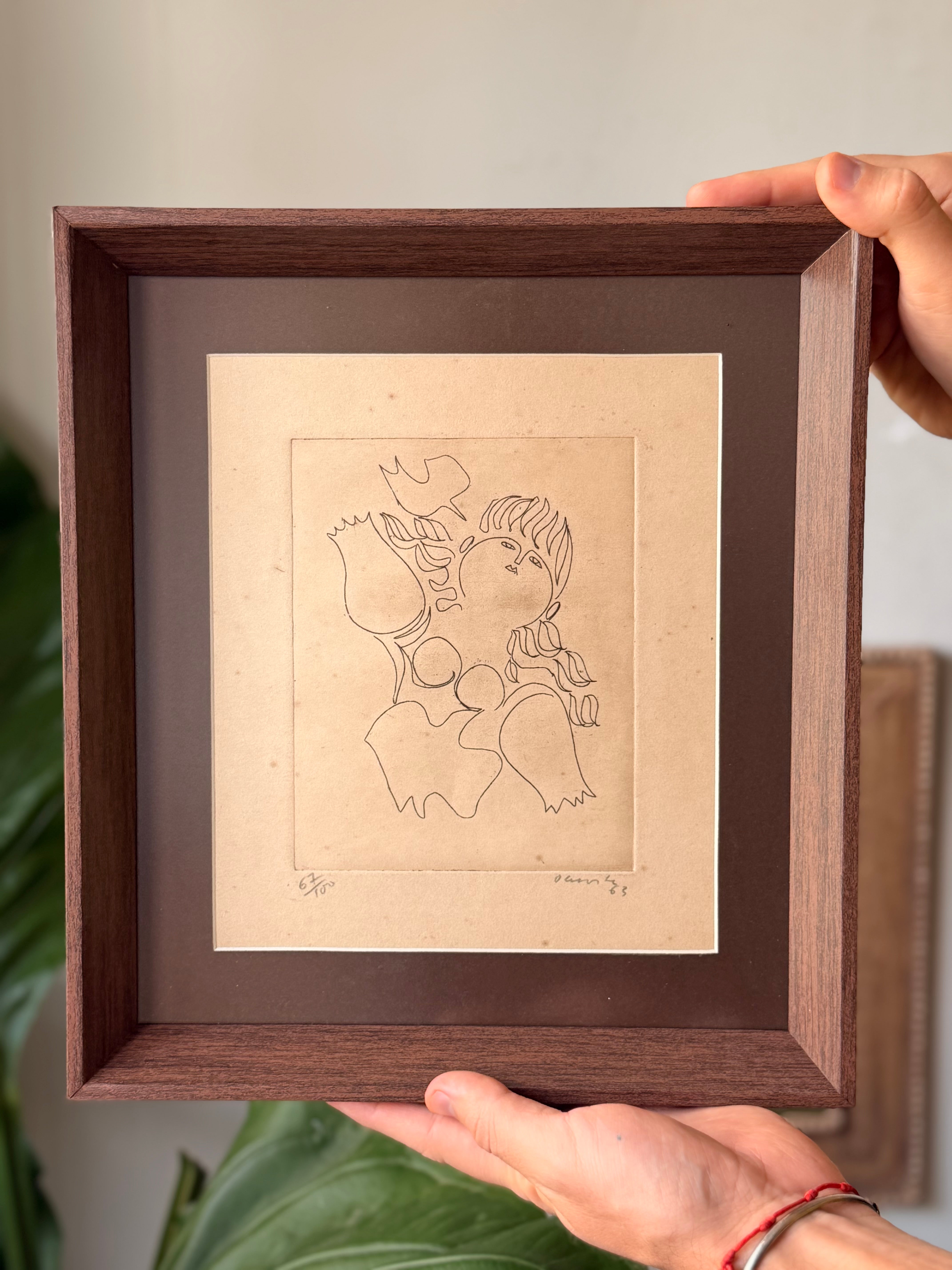 Quadro com Gravura de Milton Dacosta (1915 - 1988) representando "Vênus e a Pomba" 